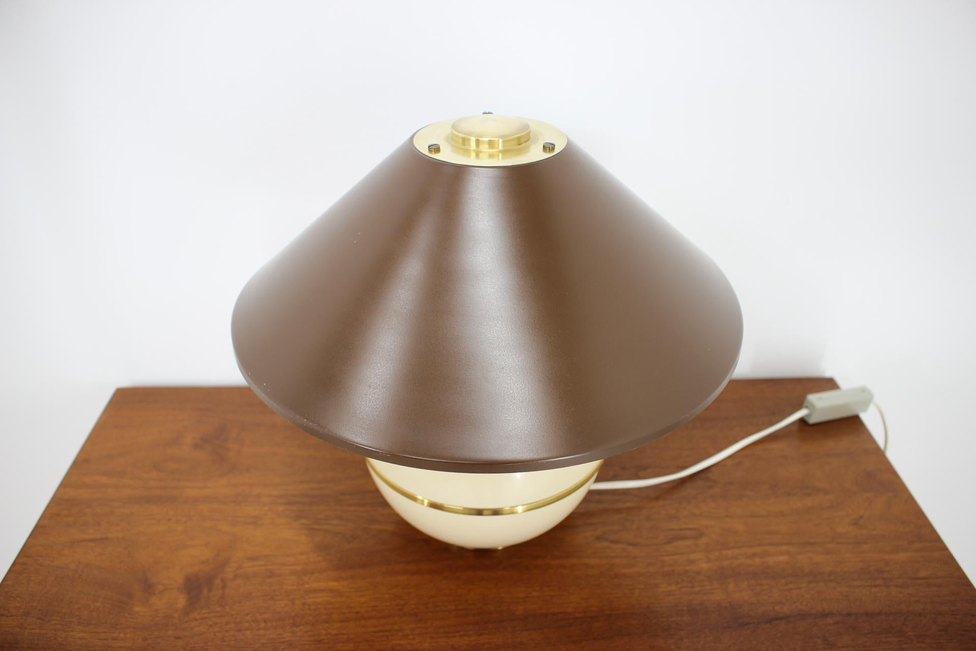 Mid-Century Modern Lampe de table du milieu du siècle:: Napako:: années 1960 en vente