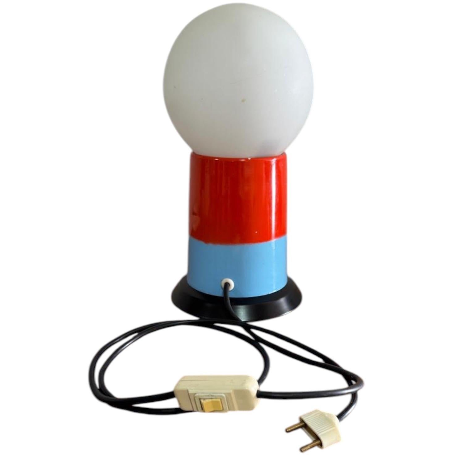 Midcentury Table Lamp Opaline Glass and Aluminum Argentino en venta