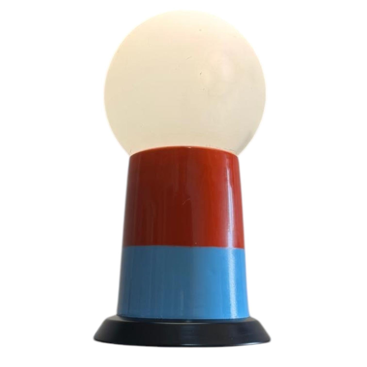 Midcentury Table Lamp Opaline Glass and Aluminum en Bueno estado para la venta en Ciudad Autónoma Buenos Aires, AR