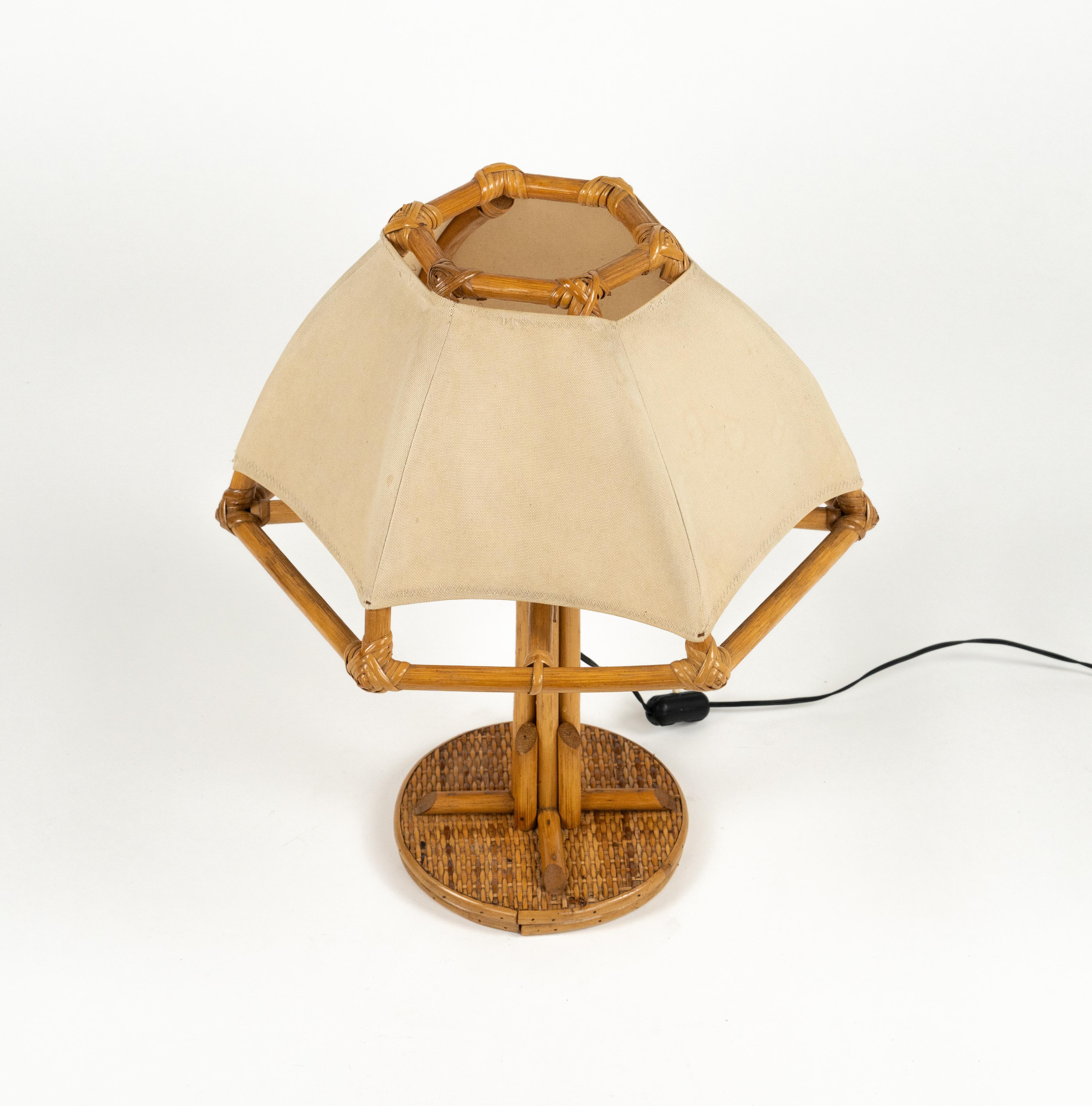 Mid-Century-Tischlampe aus Rattan und Bambus im Louis Sognot-Stil, Italien 1970er Jahre im Angebot 4