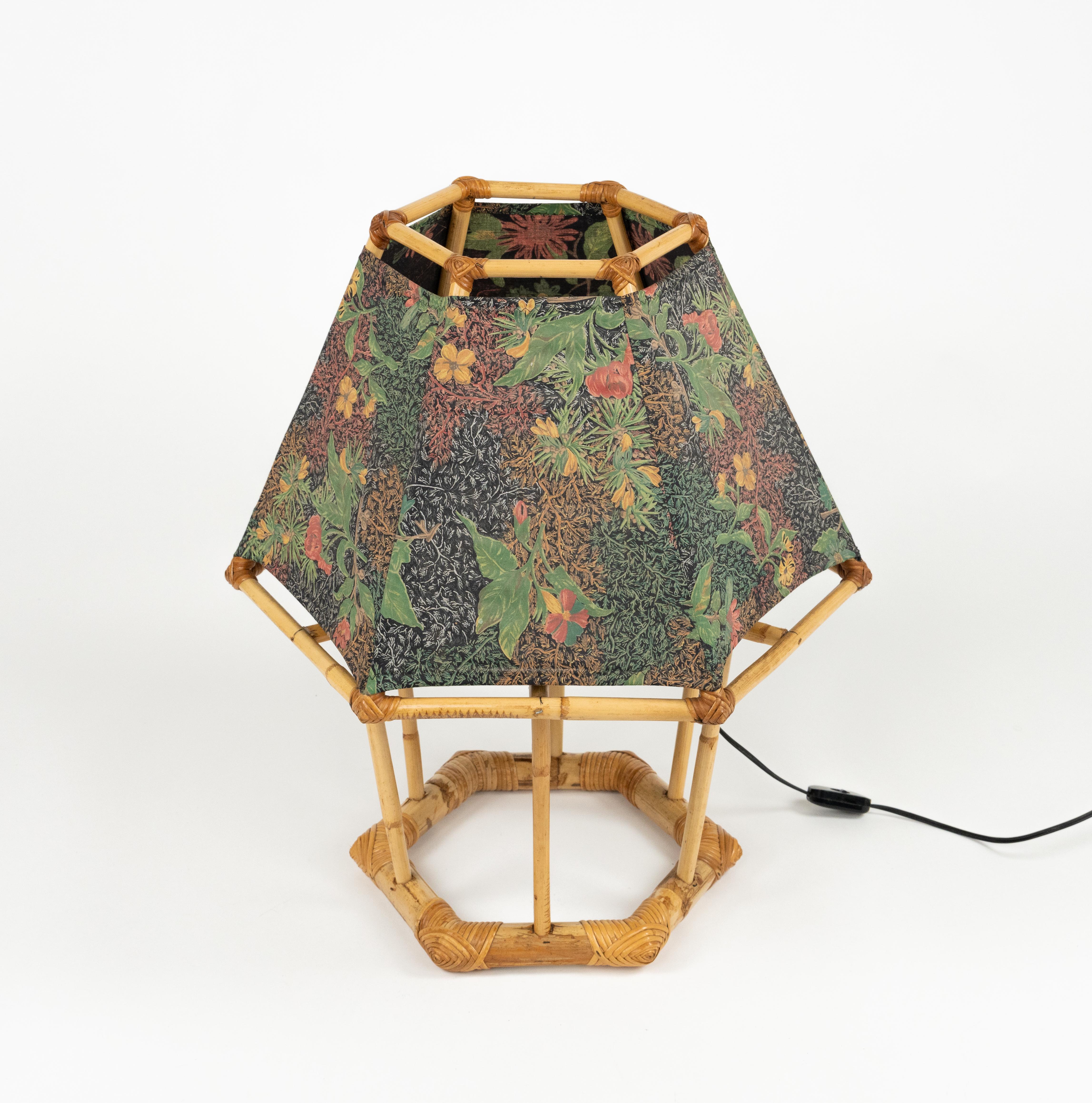 Midcentury wonderful hexagonal large table lamp in rattan and bamboo with flowers fabric shade.

Made in Italy in the 1970s.

New electrical system European plug (works outside EU with a simple plug adapter).

It uses 1 bulbs.   

Louis Sognot was a