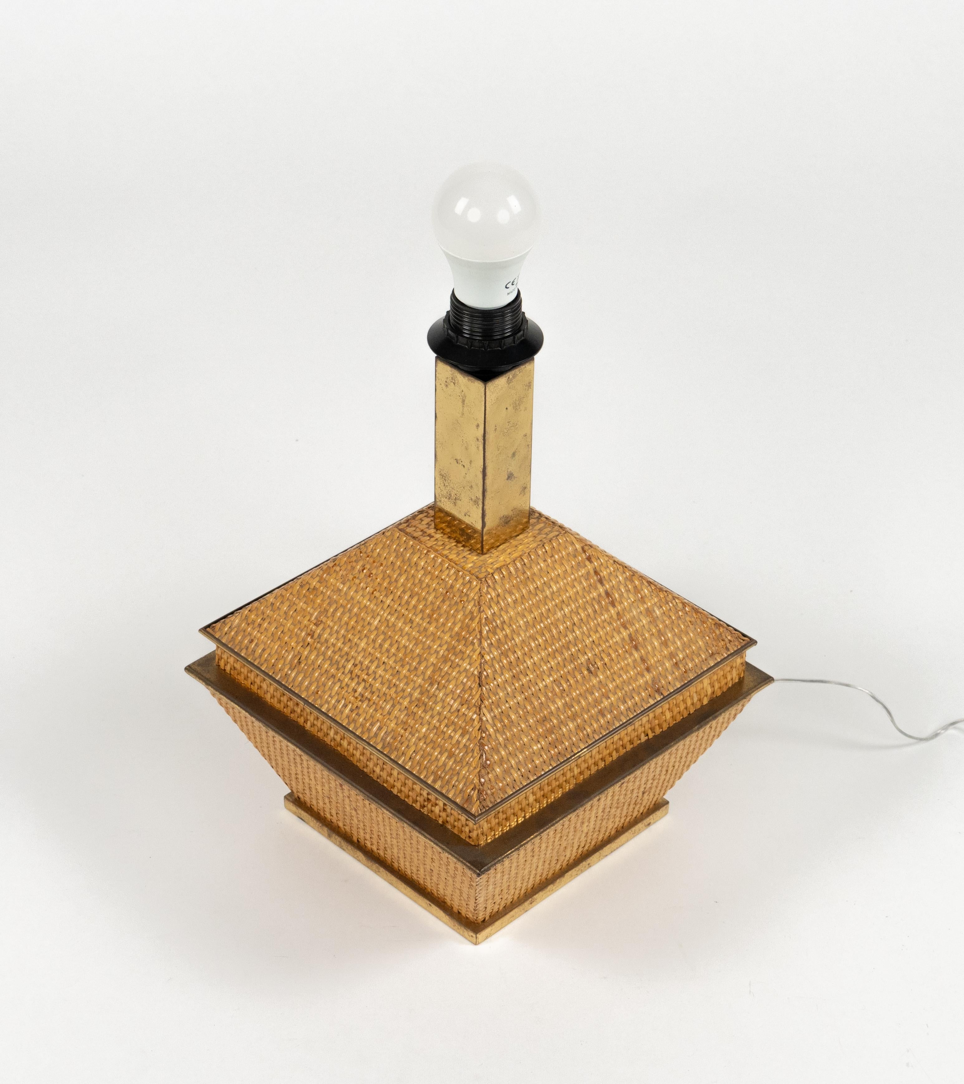 Italian Midcentury Table Lamp Wicker and Brass Vivai Del Sud Style, Italy 1970s For Sale