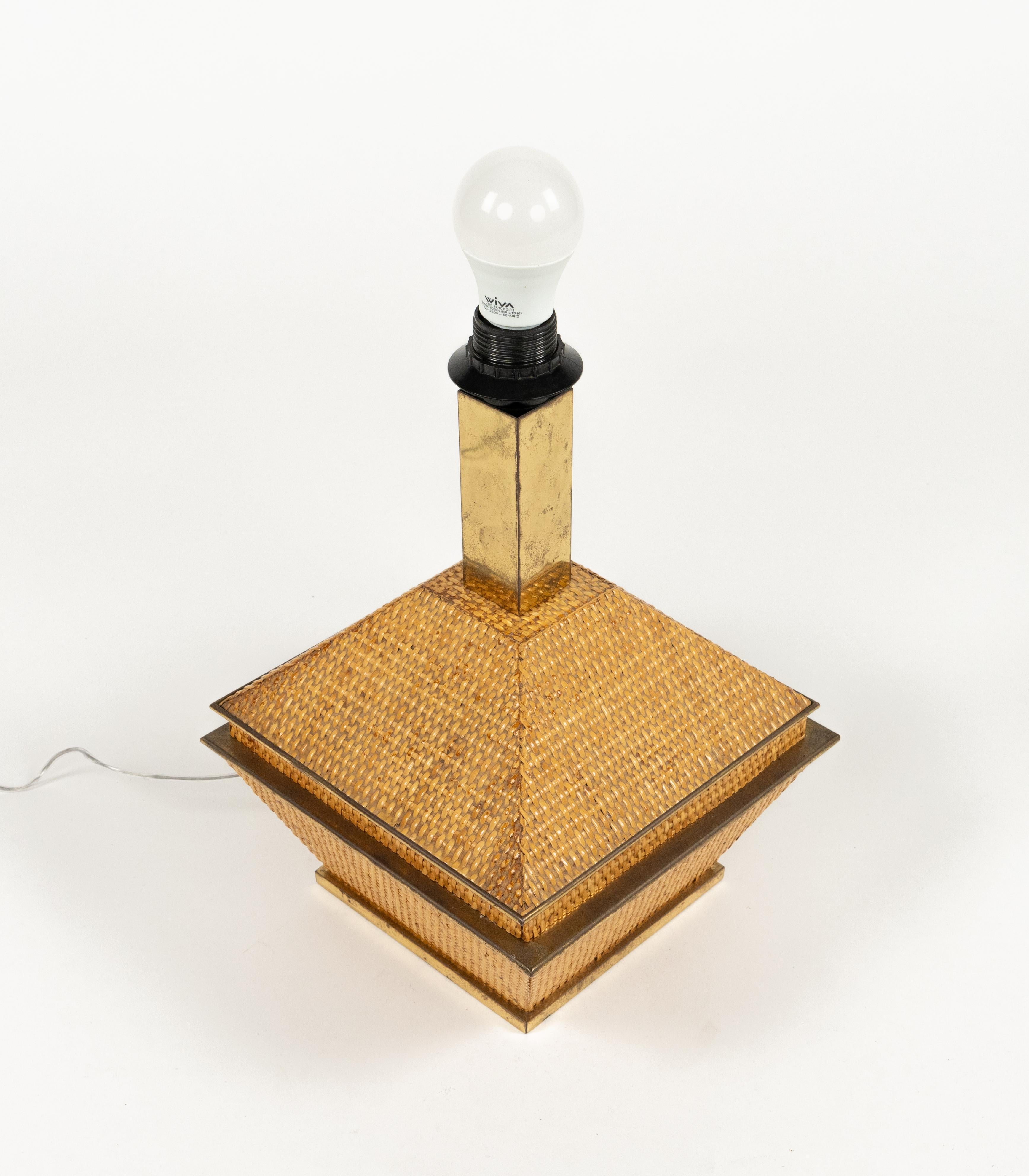 Metal Midcentury Table Lamp Wicker and Brass Vivai Del Sud Style, Italy 1970s For Sale
