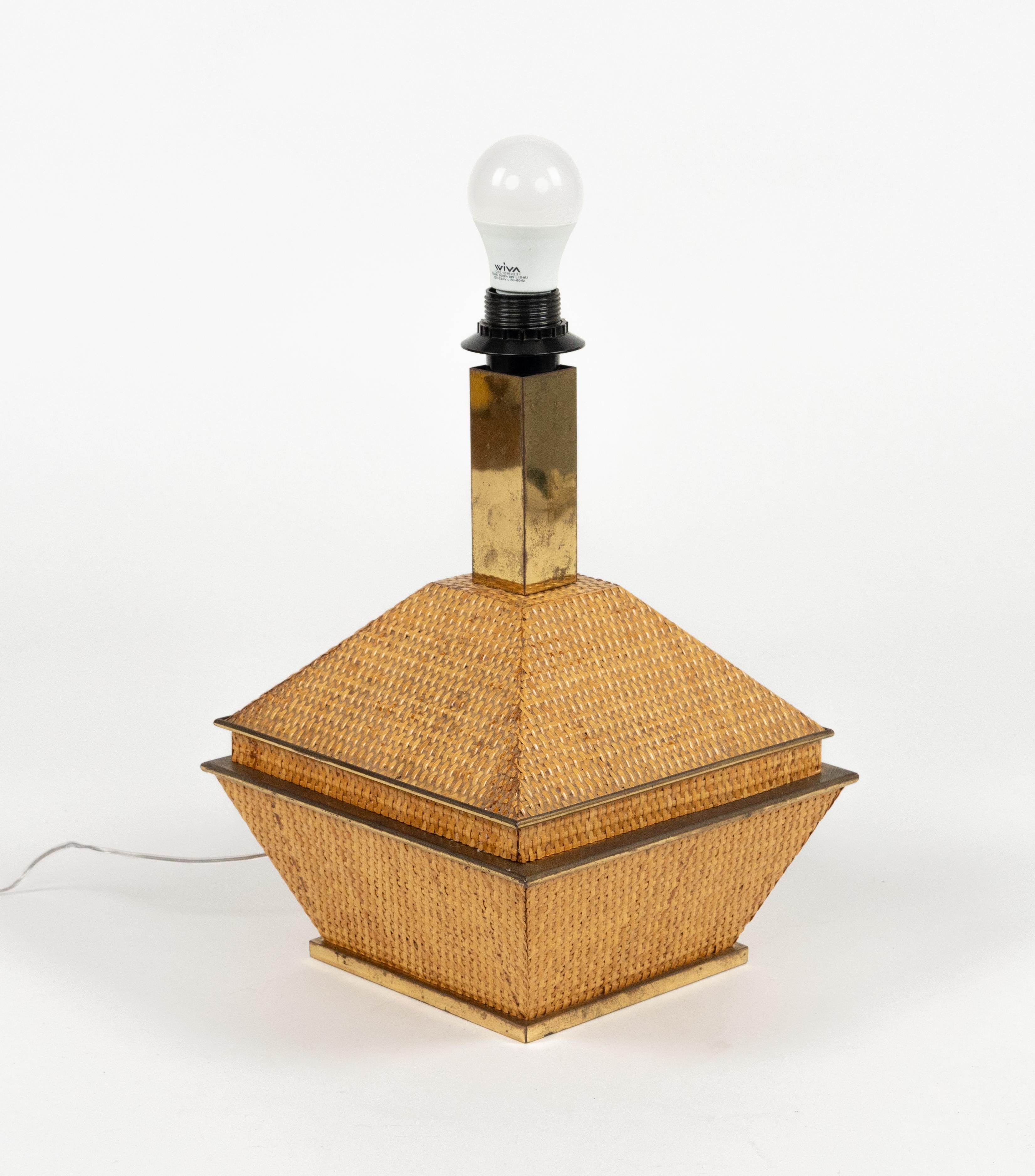 Midcentury Table Lamp Wicker and Brass Vivai Del Sud Style, Italy 1970s For Sale 1