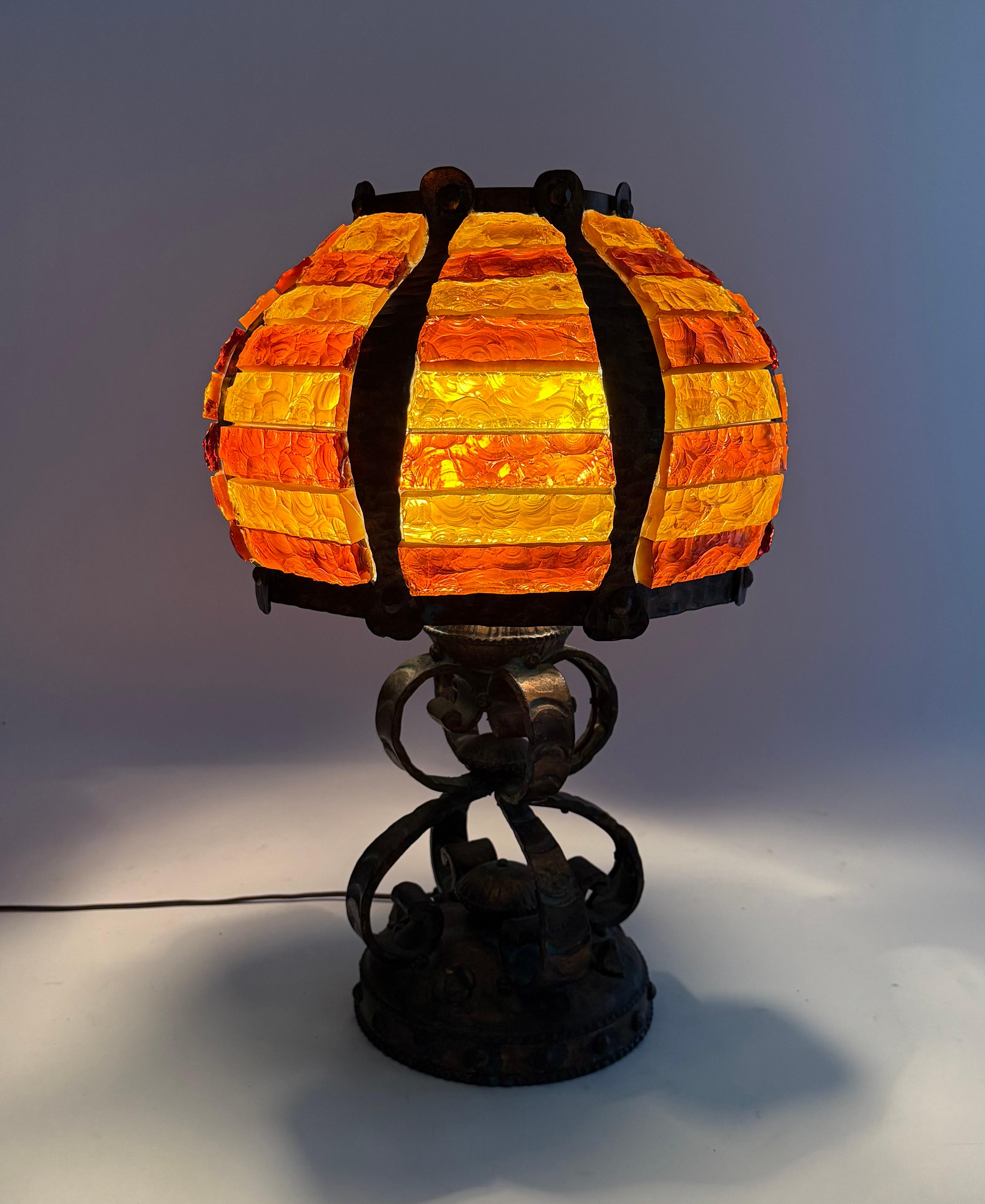 Mid-Century-Tischlampe aus Schmiedeeisen und gehämmertem Glas von Longobard, Italien, 1970er Jahre im Angebot 3