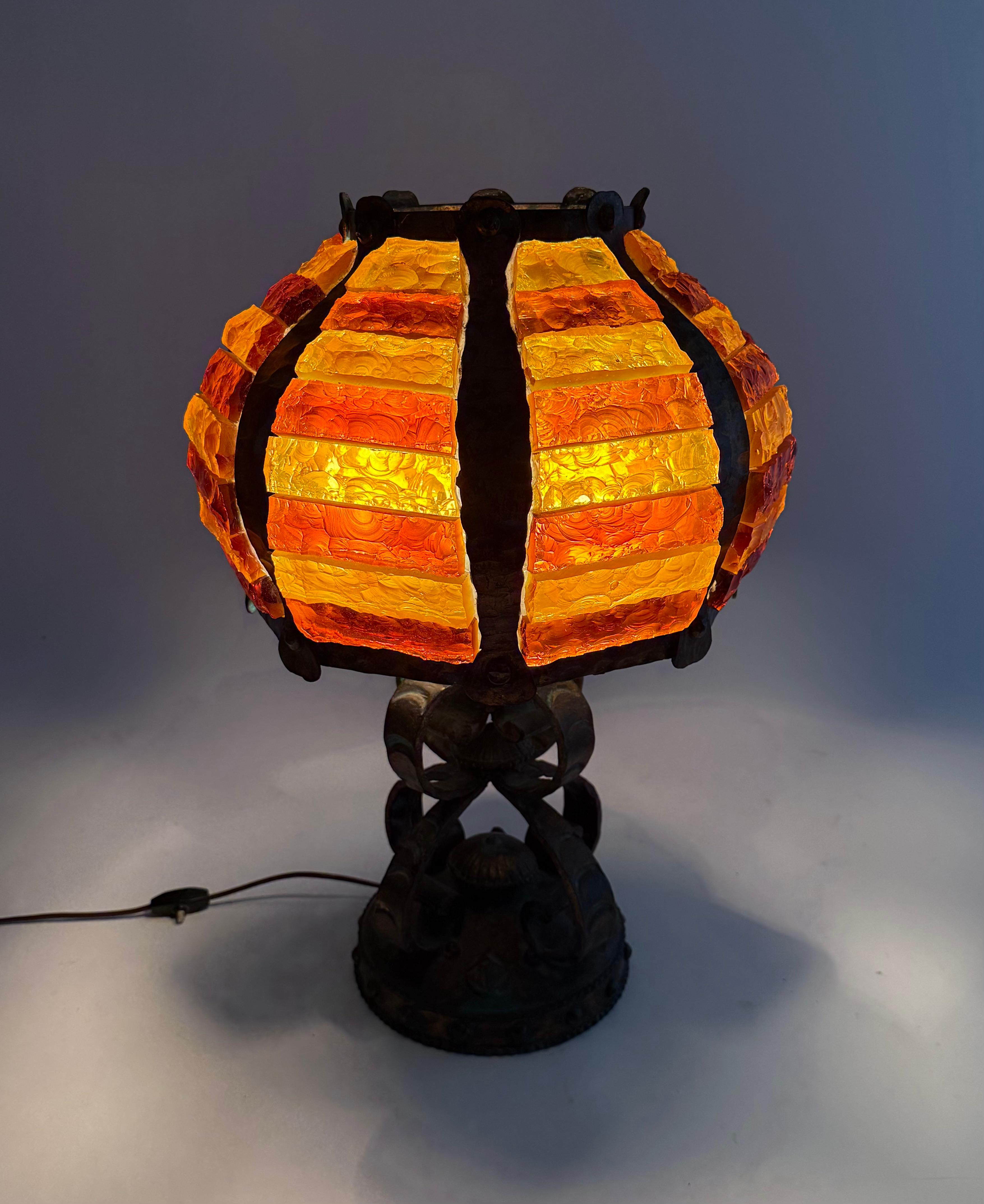 Mid-Century-Tischlampe aus Schmiedeeisen und gehämmertem Glas von Longobard, Italien, 1970er Jahre im Angebot 2