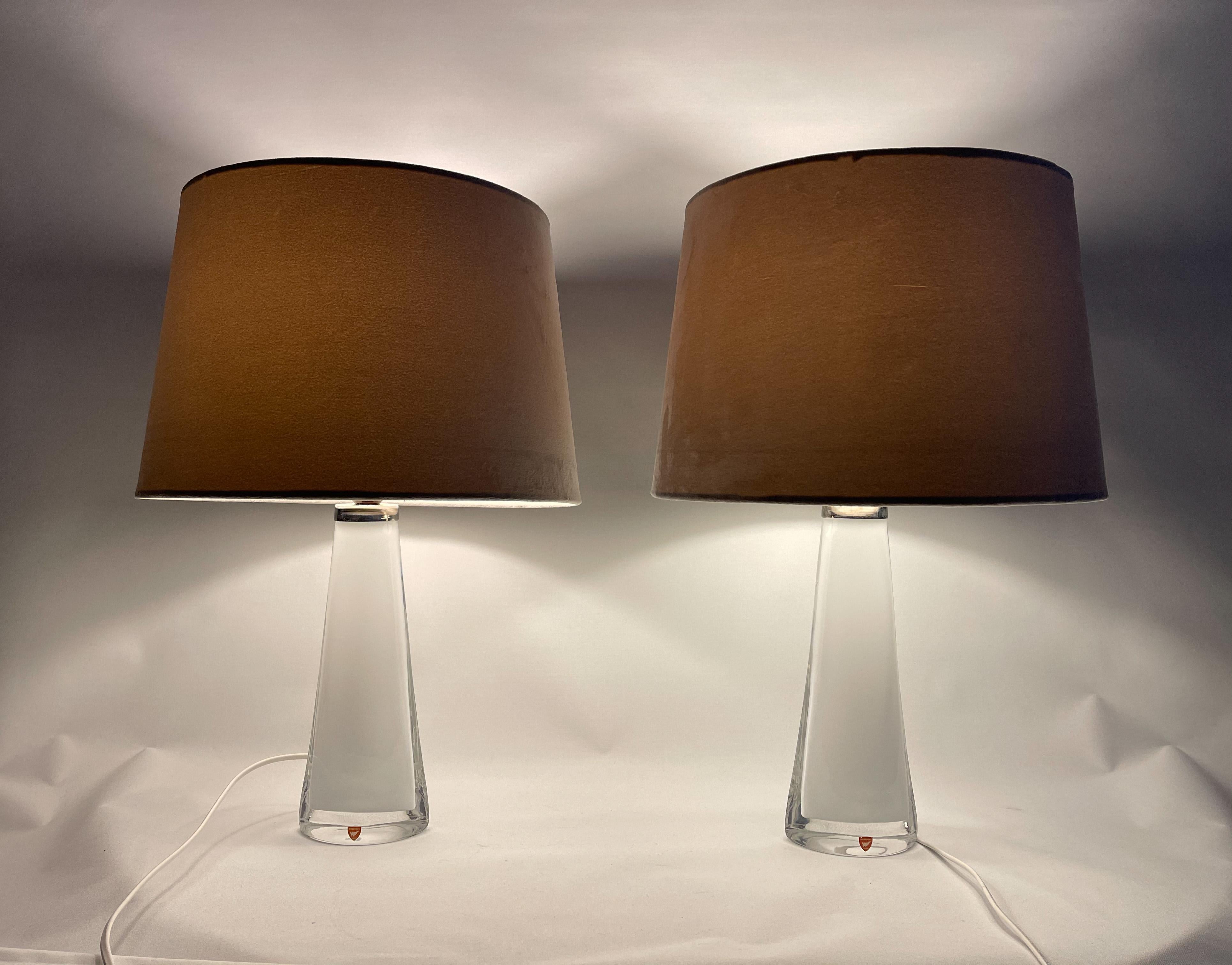 Table lamps in crystal, model RD 1566 by Carl Fagerlund for Orrefors, Sweden.
The lamps have a white color with clear glass, and chrome details.

Good working vintage condition, rewired.

The shade can be included if buyer wants. 

Measures: