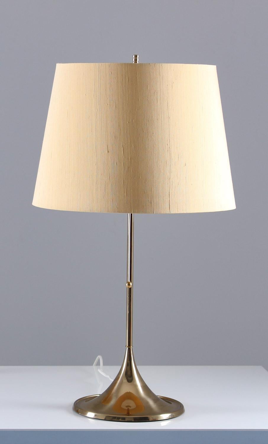 Midcentury table lamps in brass model B-024 by Alf Svensson and Yngvar Sandström for Bergboms, Sweden
The lamps are made of solid brass with a trumpet-shaped foot. The lamps comes with original shades with plexi-diffuser on top.
Condition: Very