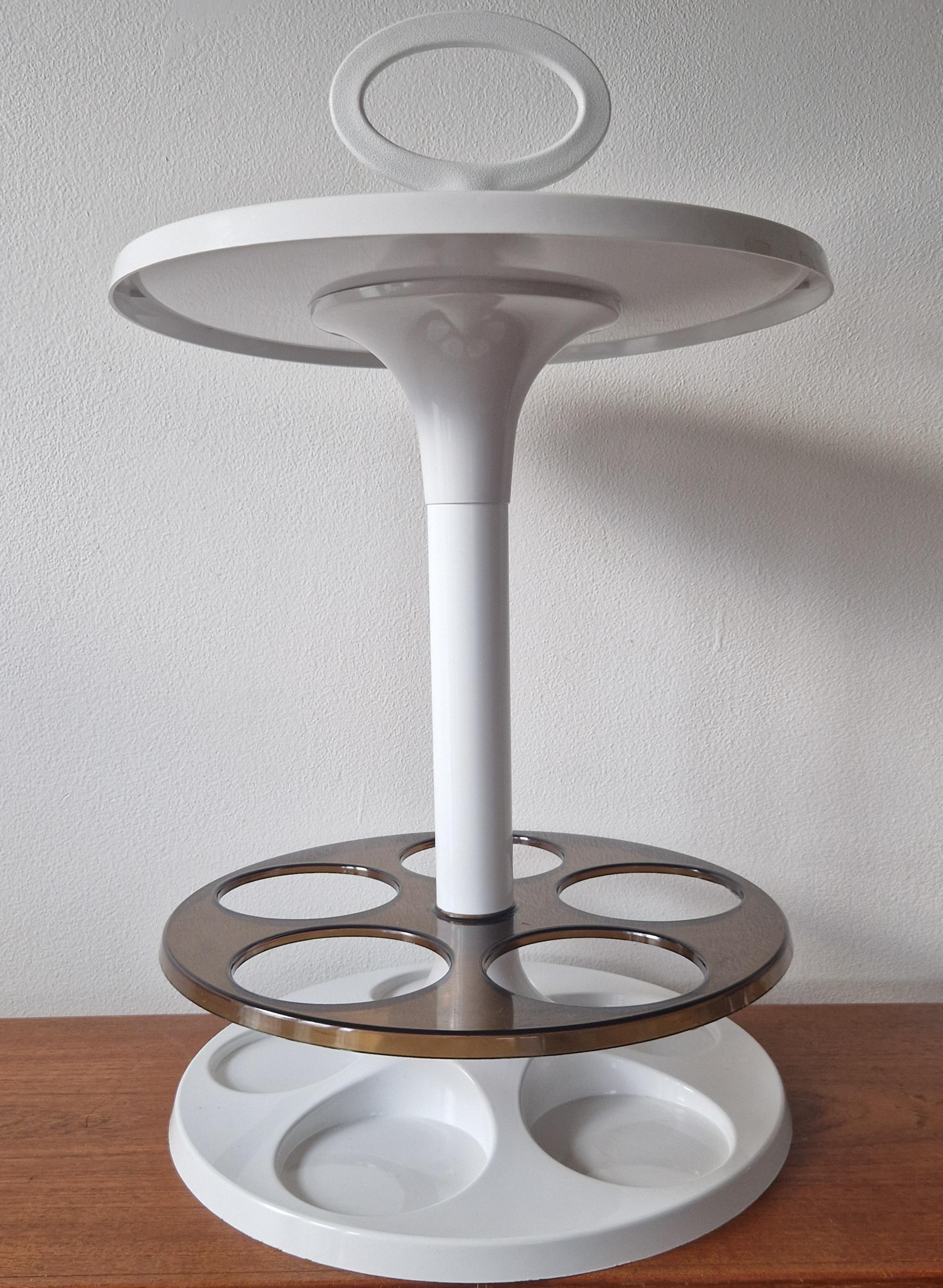 - rare type
- marked by label
- very good original condition
- space age style
- very practical