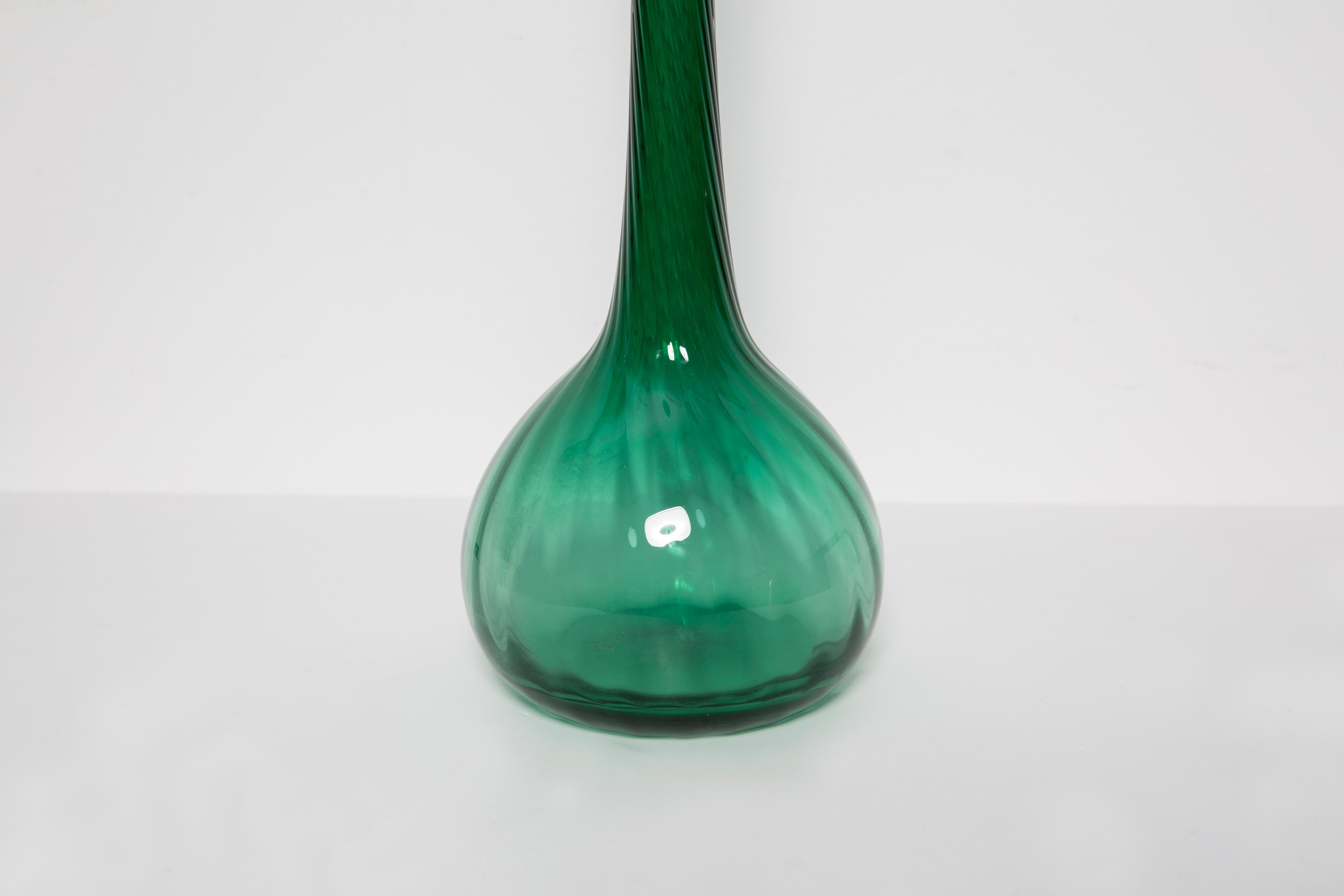 Midcentury Tall Green Vase, Europe, 1960s In Good Condition For Sale In 05-080 Hornowek, PL