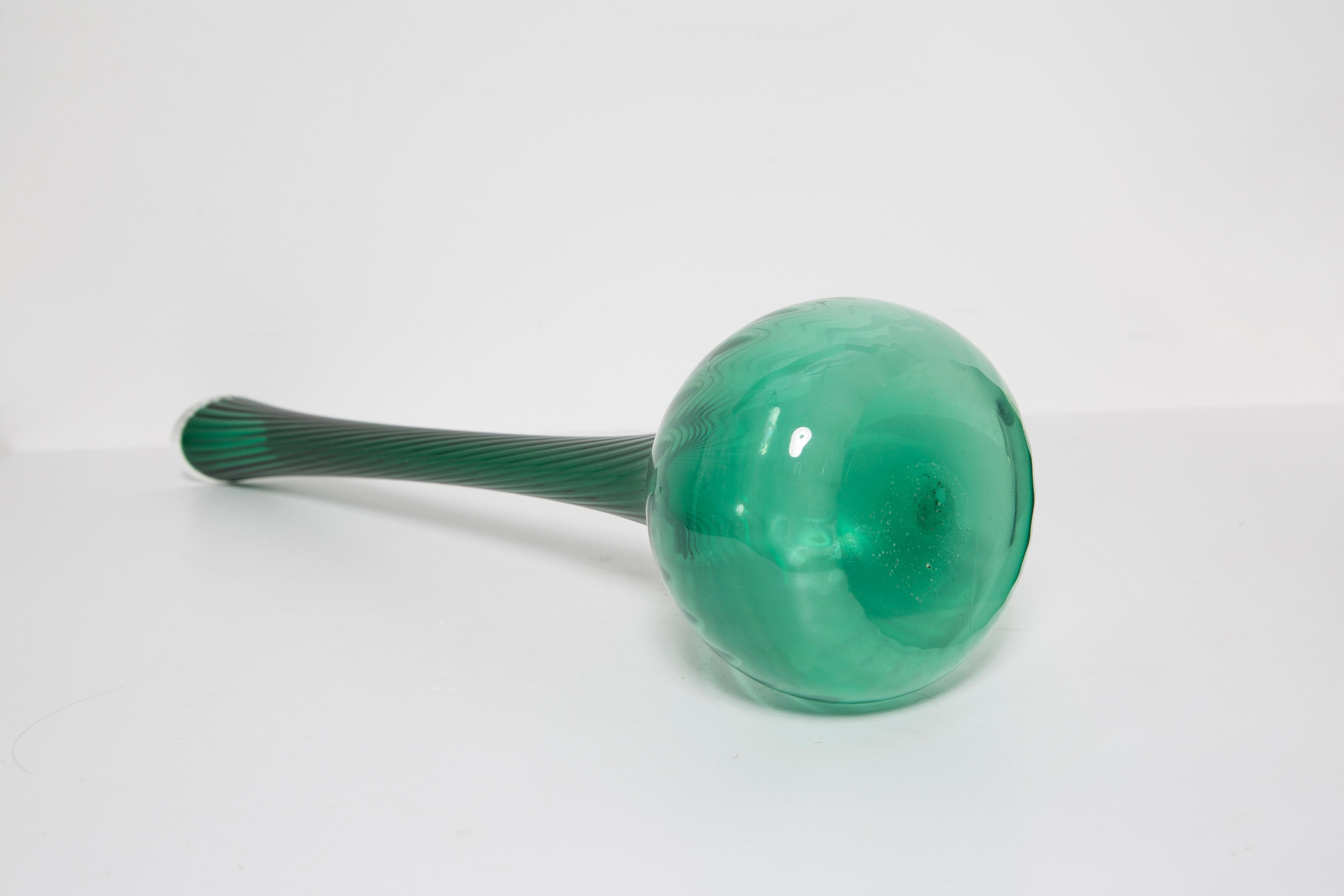 Italiano Vaso alto verde del Medioevo, Europa, anni '60 in vendita