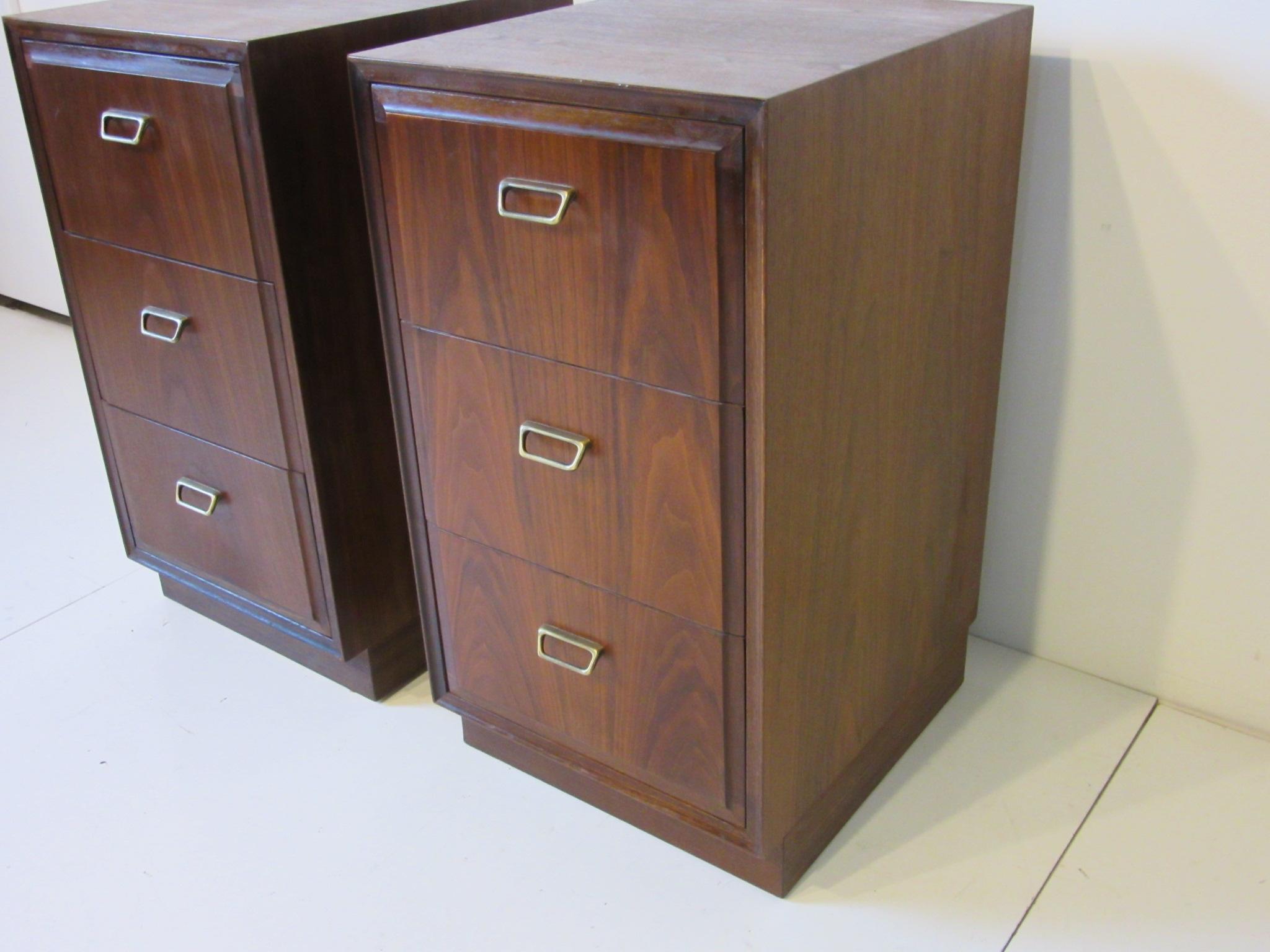 Midcentury Tall Profile Walnut Nightstands by Founders In Excellent Condition In Cincinnati, OH