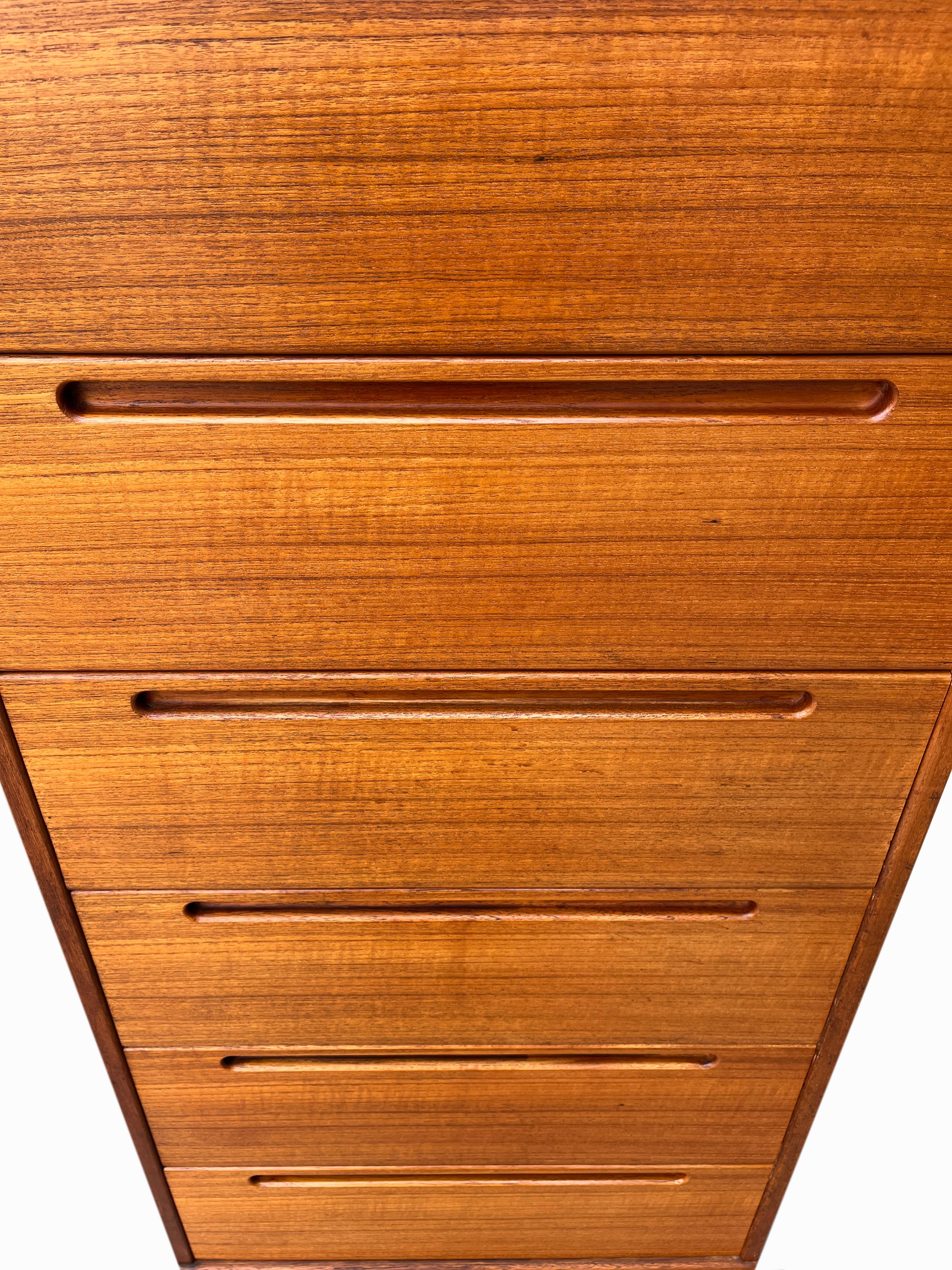Midcentury Tall Teak Chest of Drawers For Sale 3