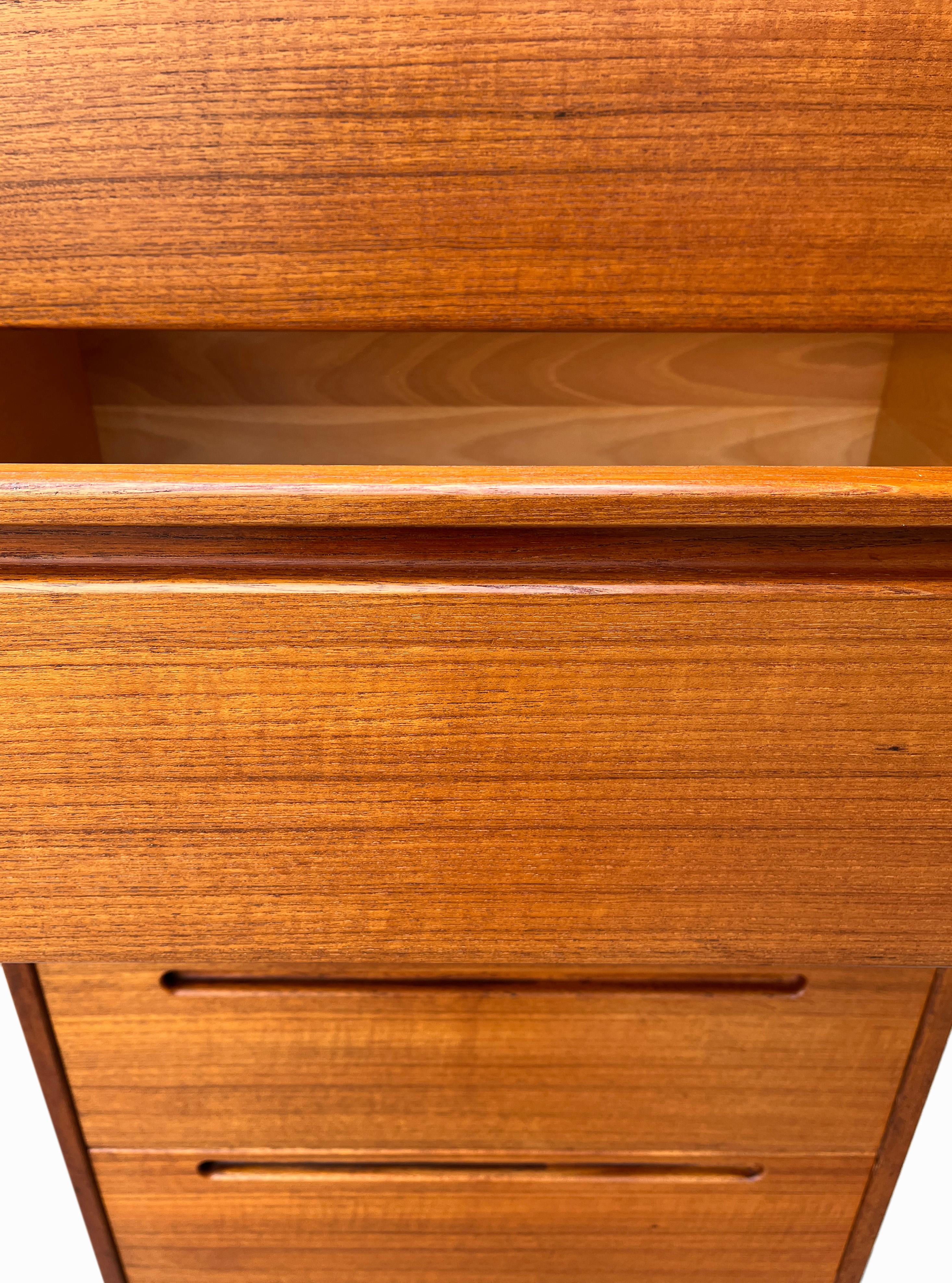 Midcentury Tall Teak Chest of Drawers For Sale 4