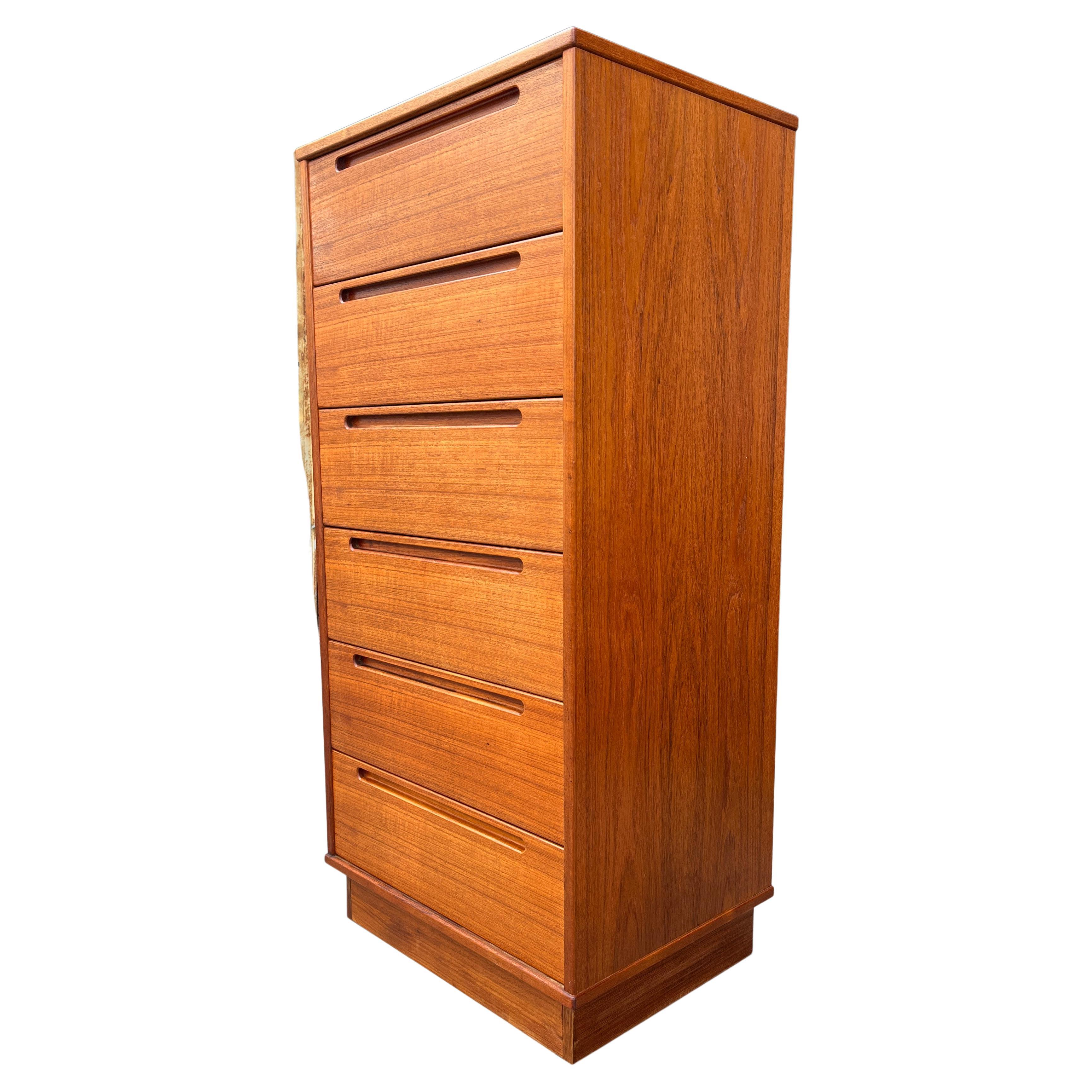 Midcentury Tall Teak Chest of Drawers For Sale 1