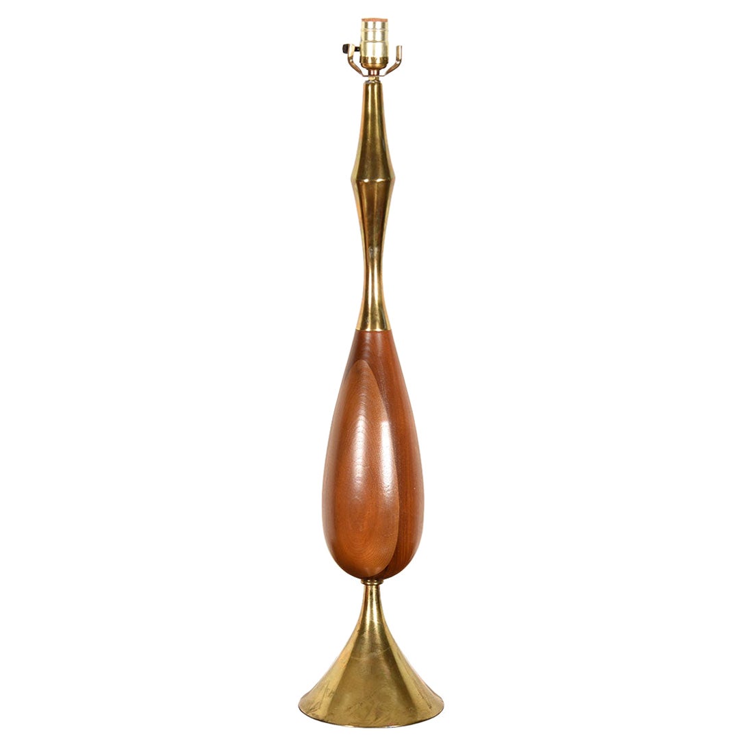 Große Tischlampe aus Nussbaum und Messing aus der Mitte des Jahrhunderts von Tony Paul für Westwood
