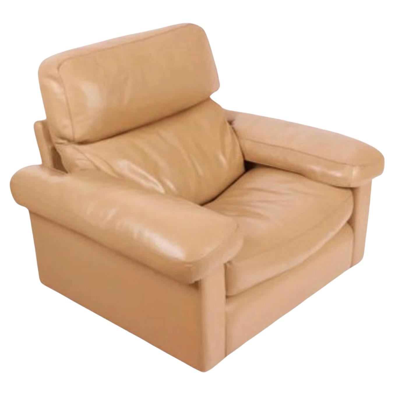 Sedia da salotto vintage Mid-Century Modern in pelle marrone di Tito Agnoli per Poltrona Frau, circa 1970. Poltrona bassa dal design moderno - Cuscini a soffietto in pelle Tan molto morbidi. Sedia comodissima e dal design oversize. Costruzione di