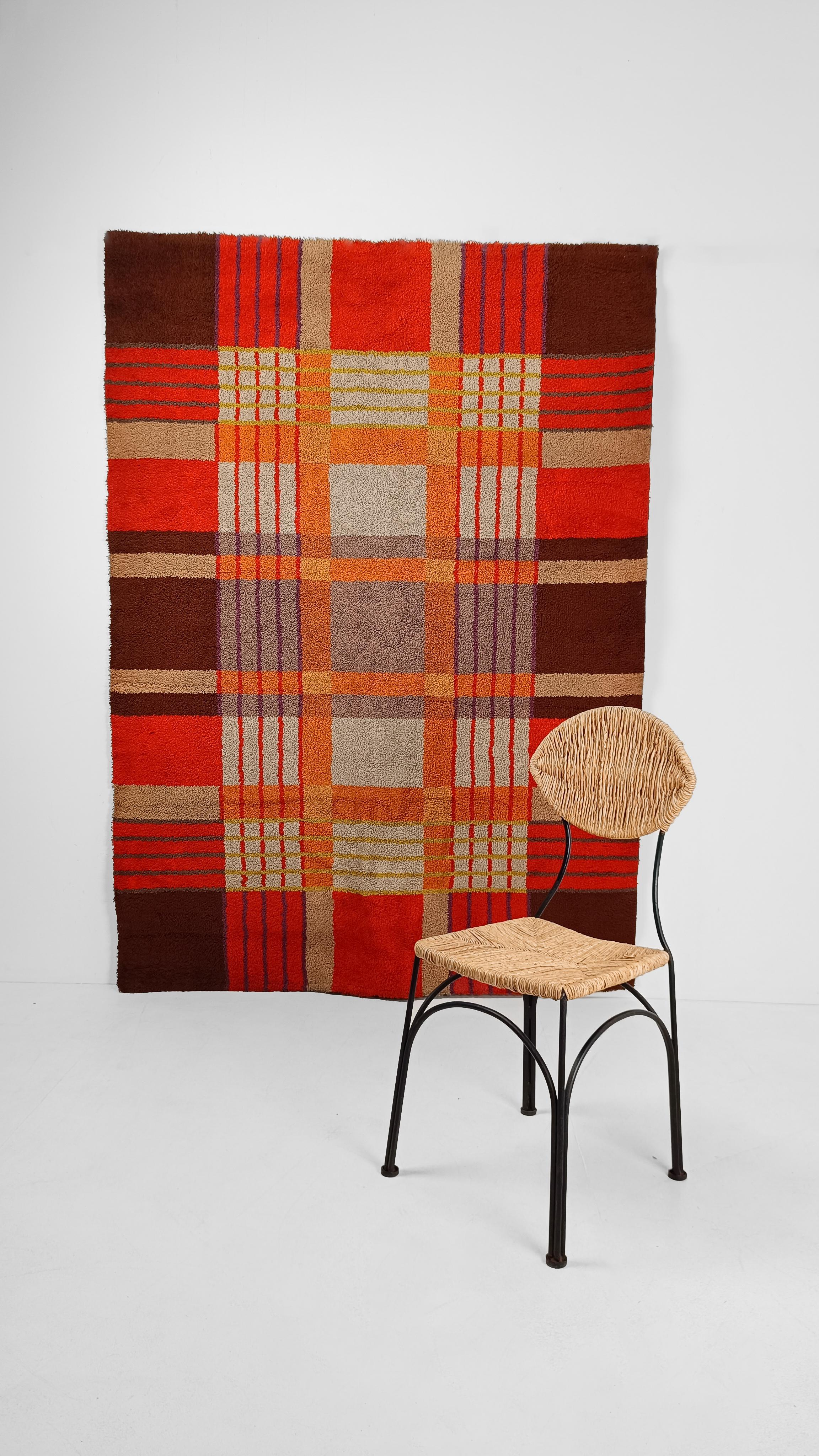 European MidCentury Tartan Geometric Graphic Rug in Pure Wool, Italy 1970s For Sale