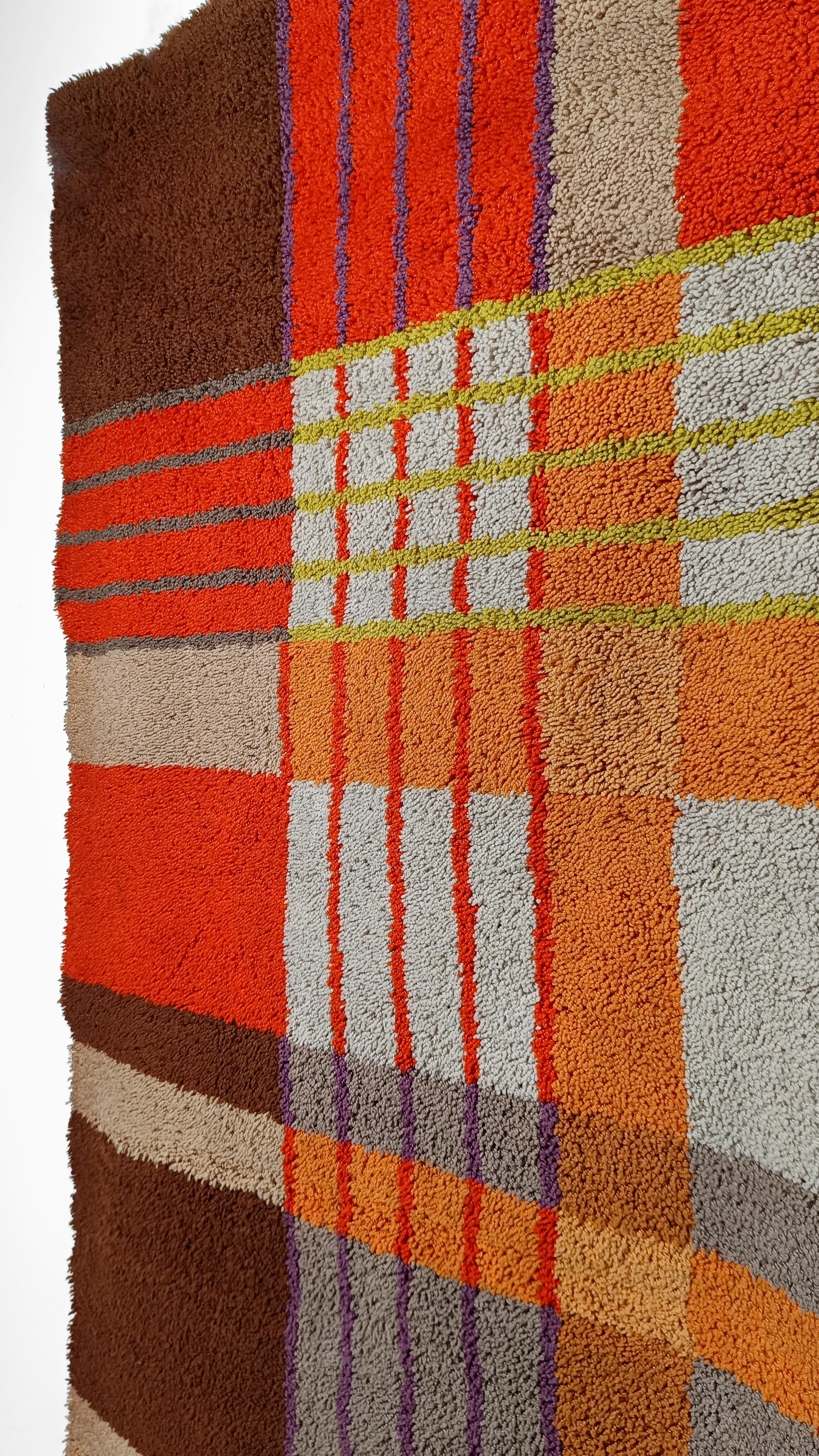 MidCentury Tartan Geometric Graphic Rug in Pure Wool, Italy 1970s For Sale 3