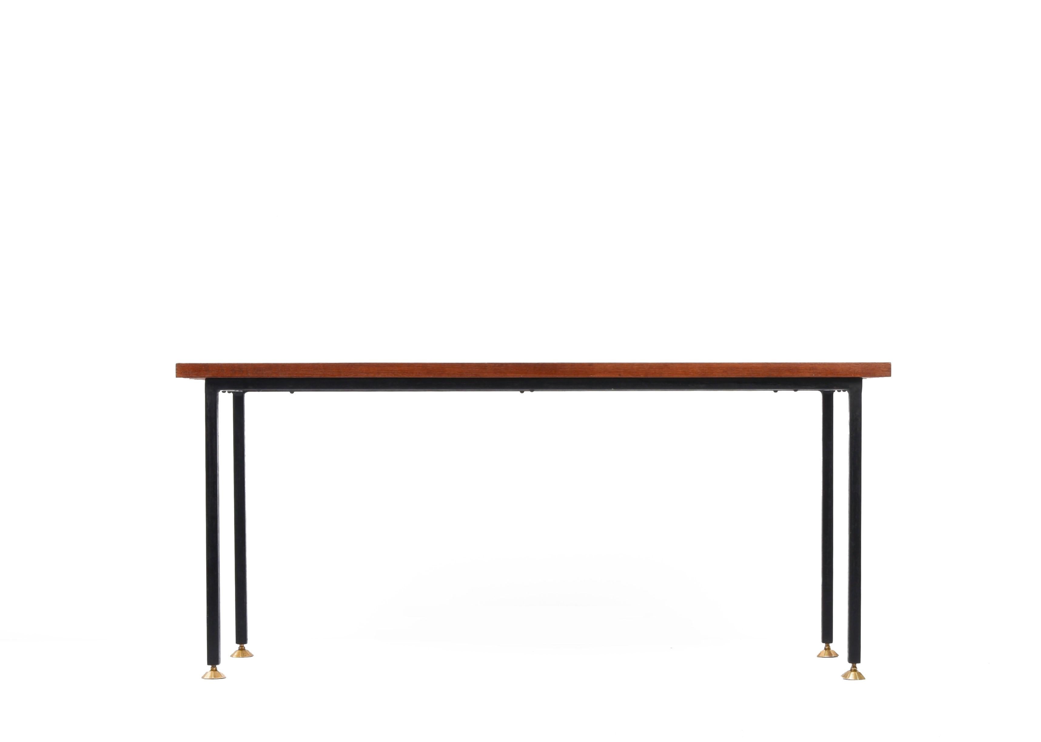 Mid-Century bench in teak, black enamelled metal and brass feet. This wonderful piece was made in Italy in the 1960s.

This bench is fantastic as has the horizontal lines are in teak while the vertical ones are in black enamelled metal with