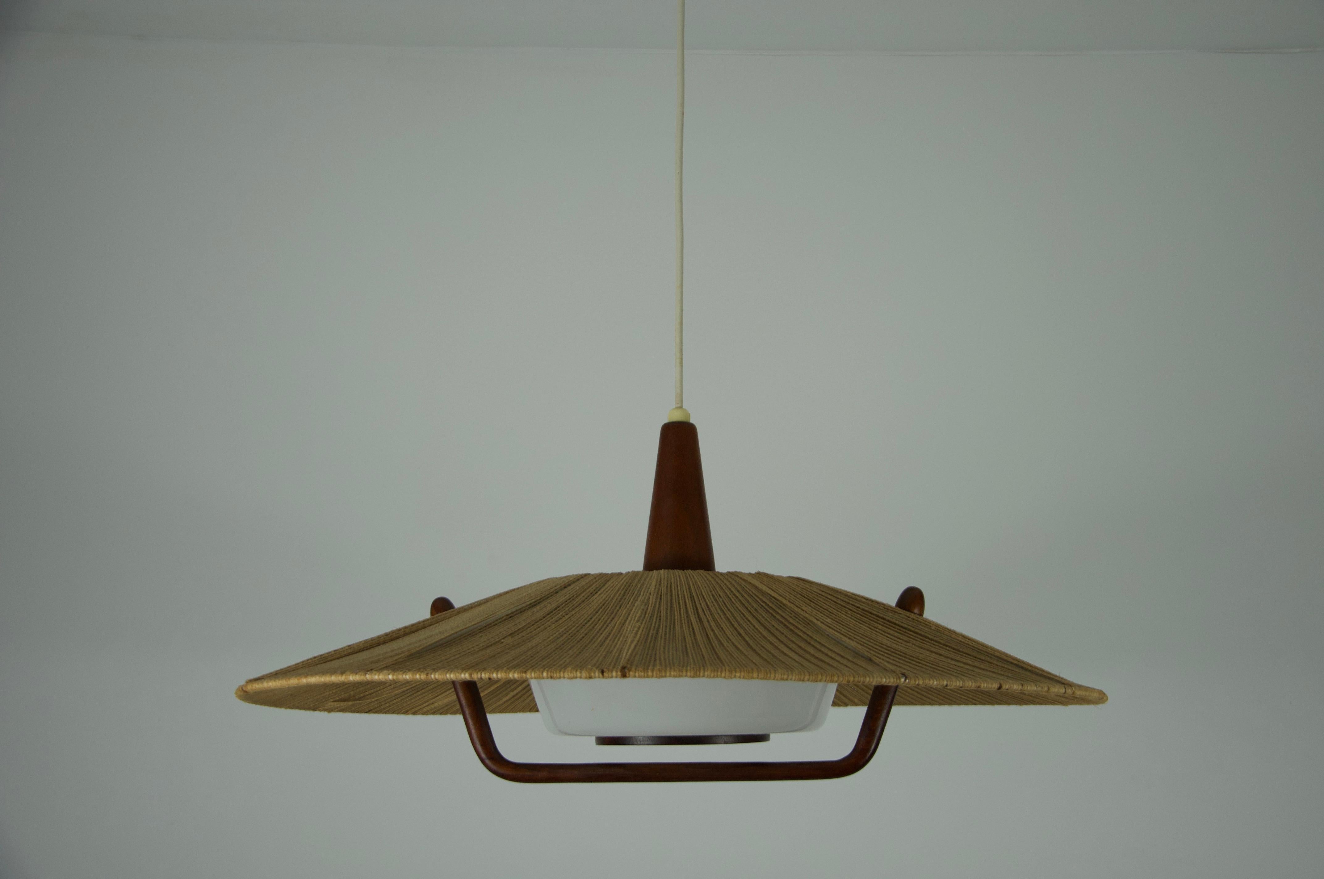 Lampada a sospensione di Temde con paralume in teak e corda, circa 1960 in vendita 3