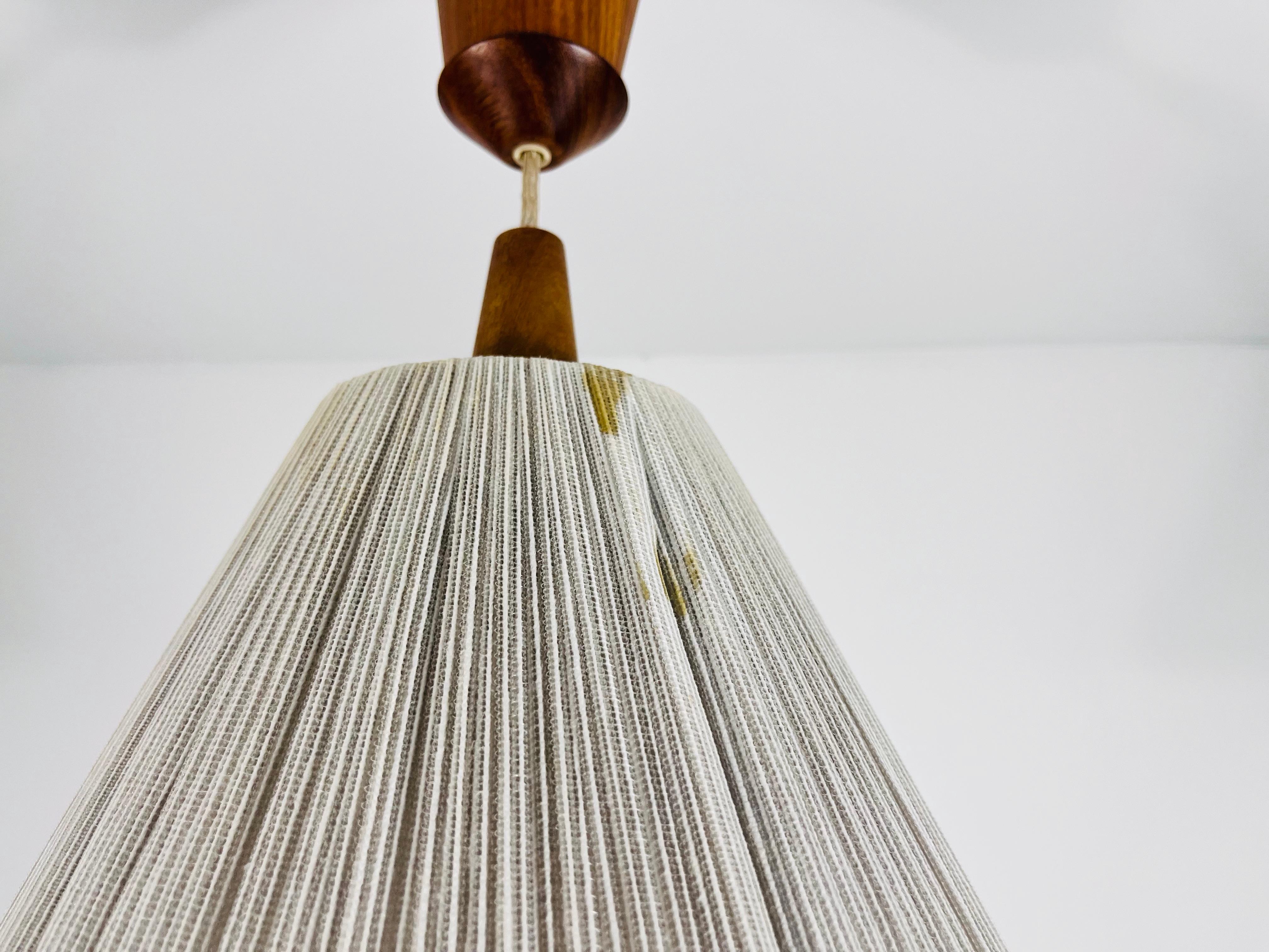 Lampada a sospensione di Temde con paralume in teak e corda, circa 1960 in vendita 4