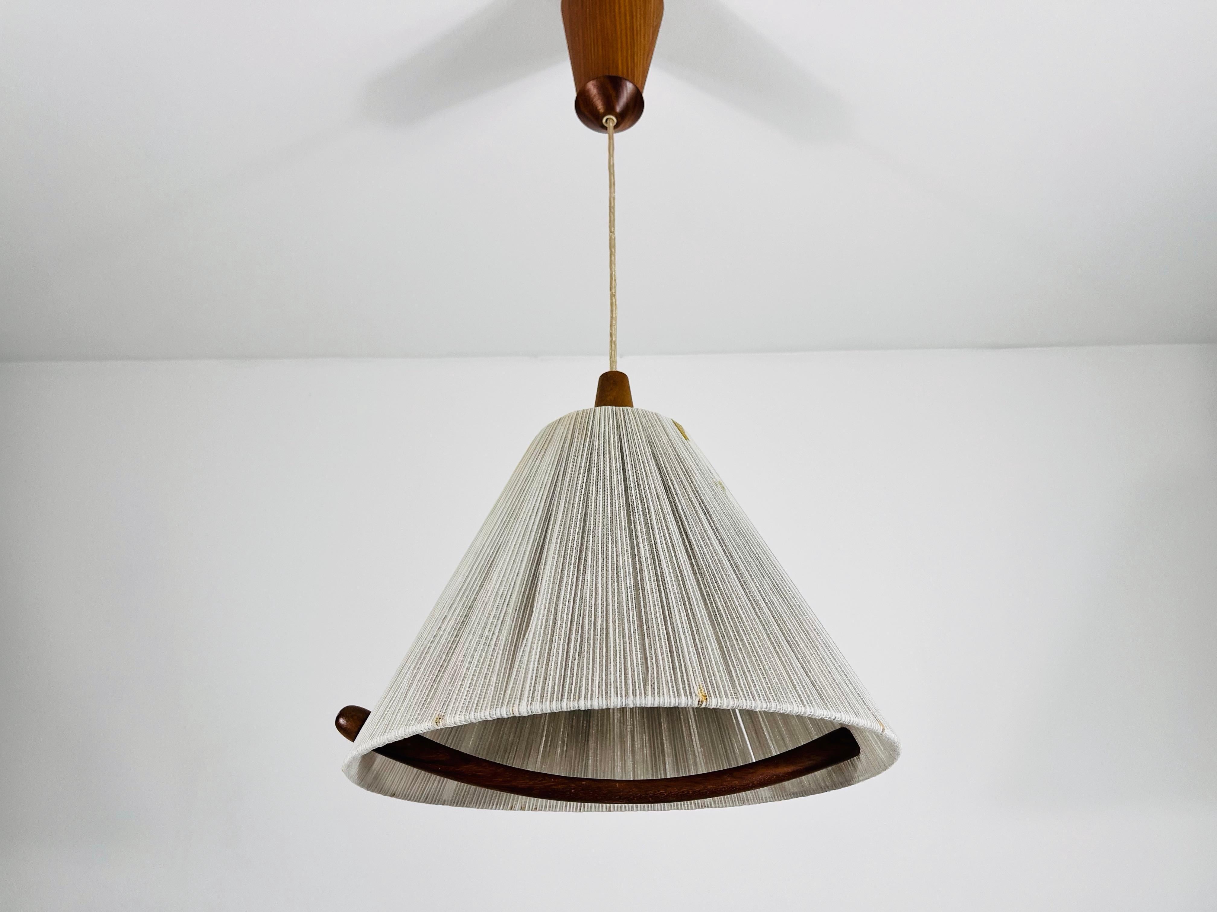 Lampada a sospensione di Temde con paralume in teak e corda, circa 1960 in vendita 5