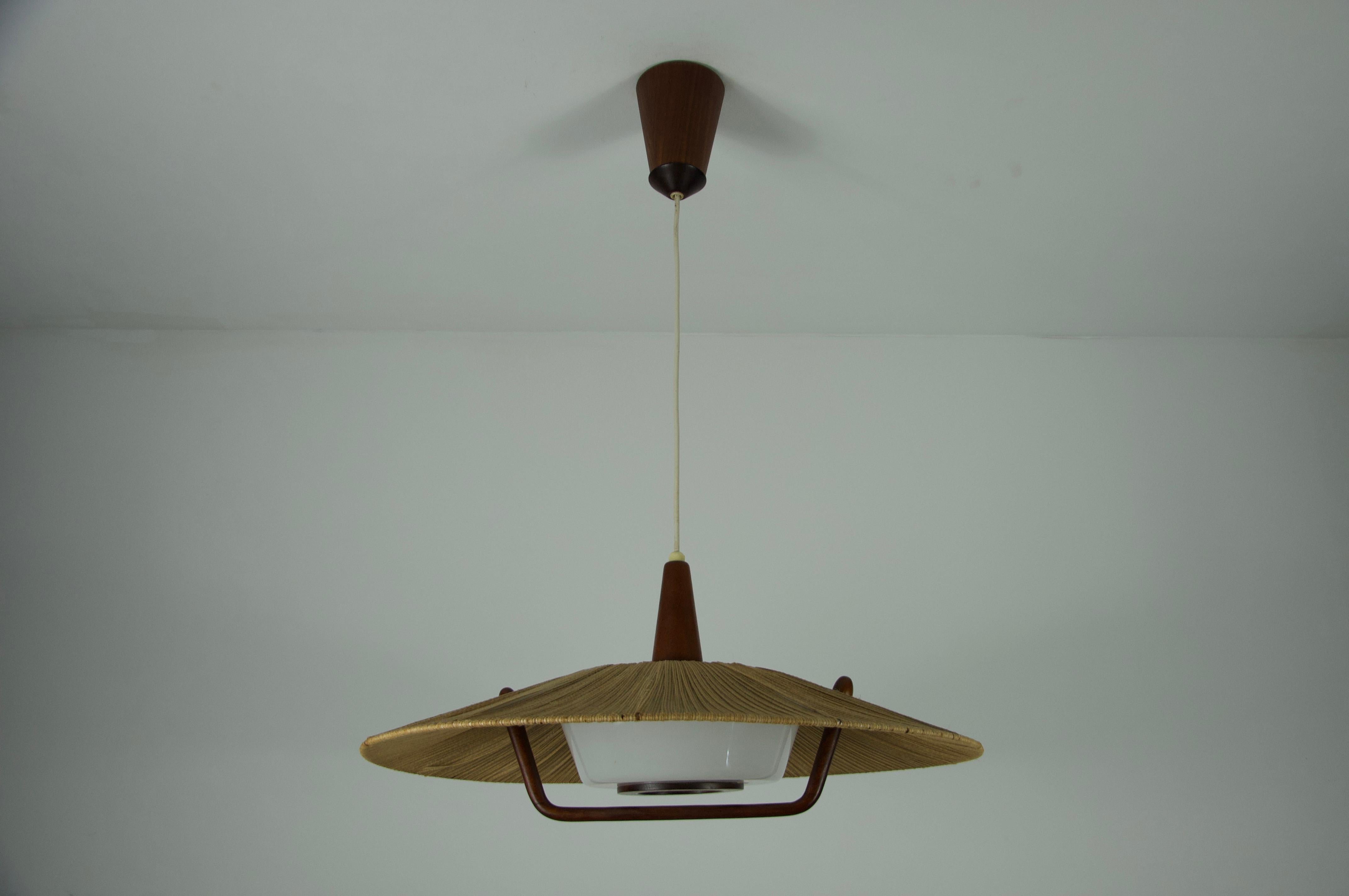 Lampada a sospensione di Temde con paralume in teak e corda, circa 1960 in vendita 5
