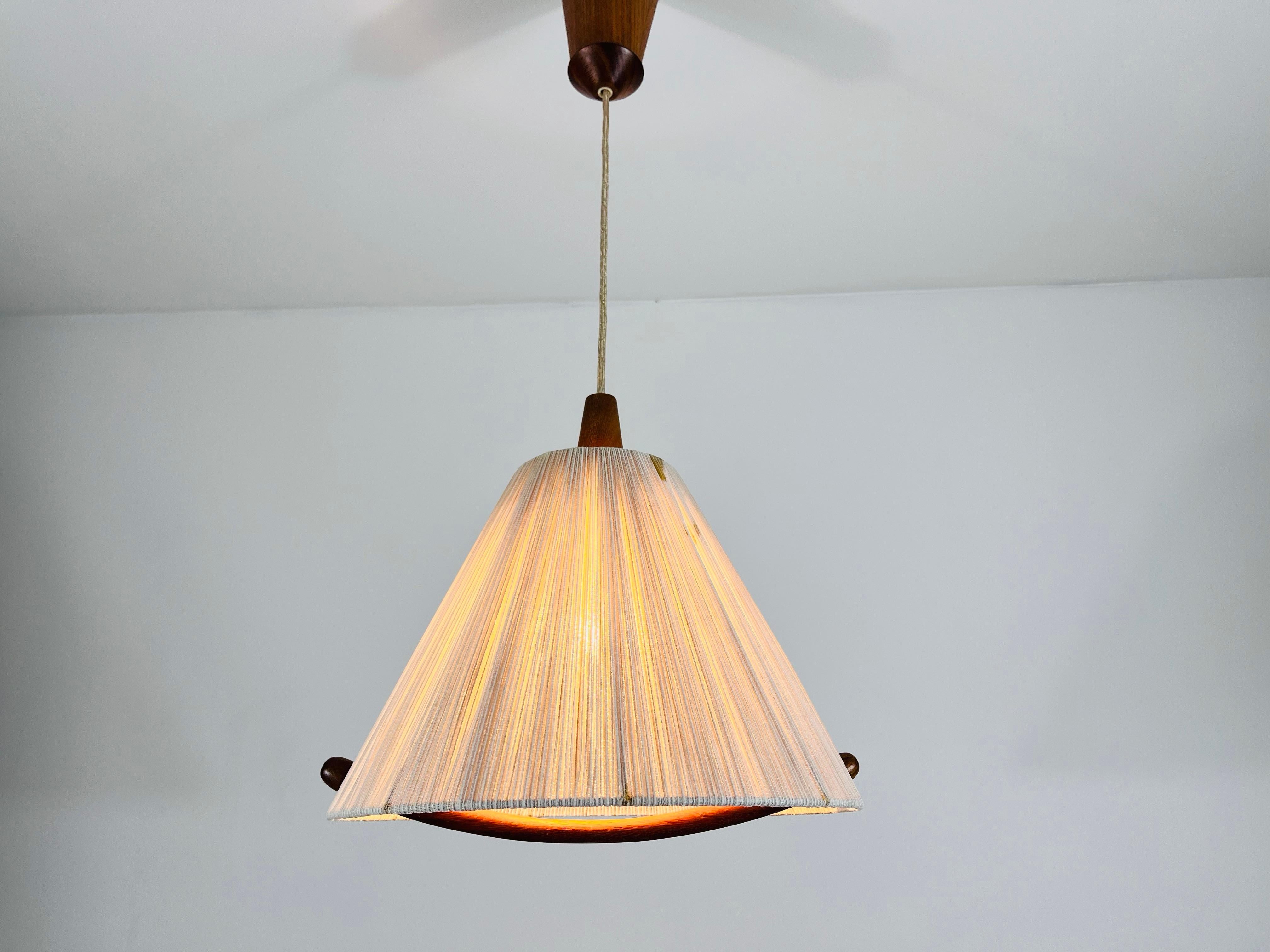 Lampada a sospensione di Temde con paralume in teak e corda, circa 1960 in vendita 6