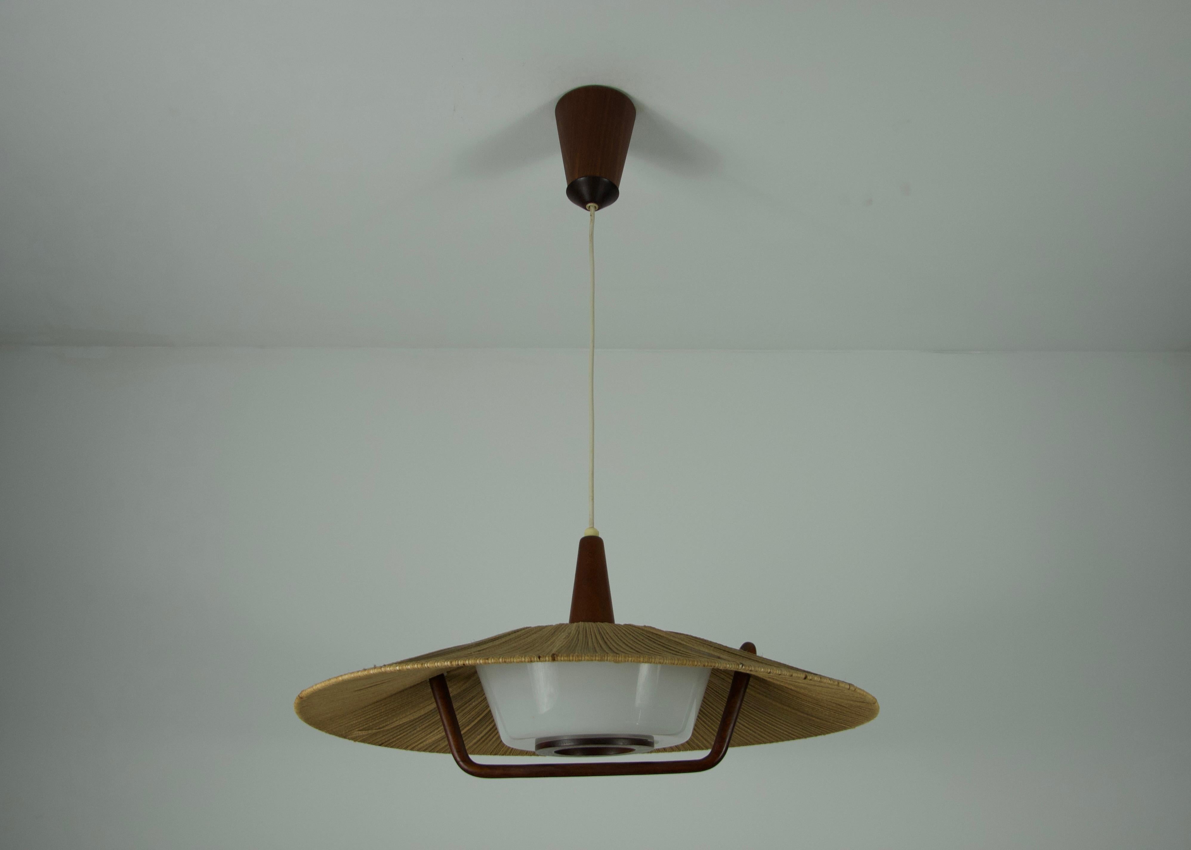Lampada a sospensione di Temde con paralume in teak e corda, circa 1960 in vendita 6