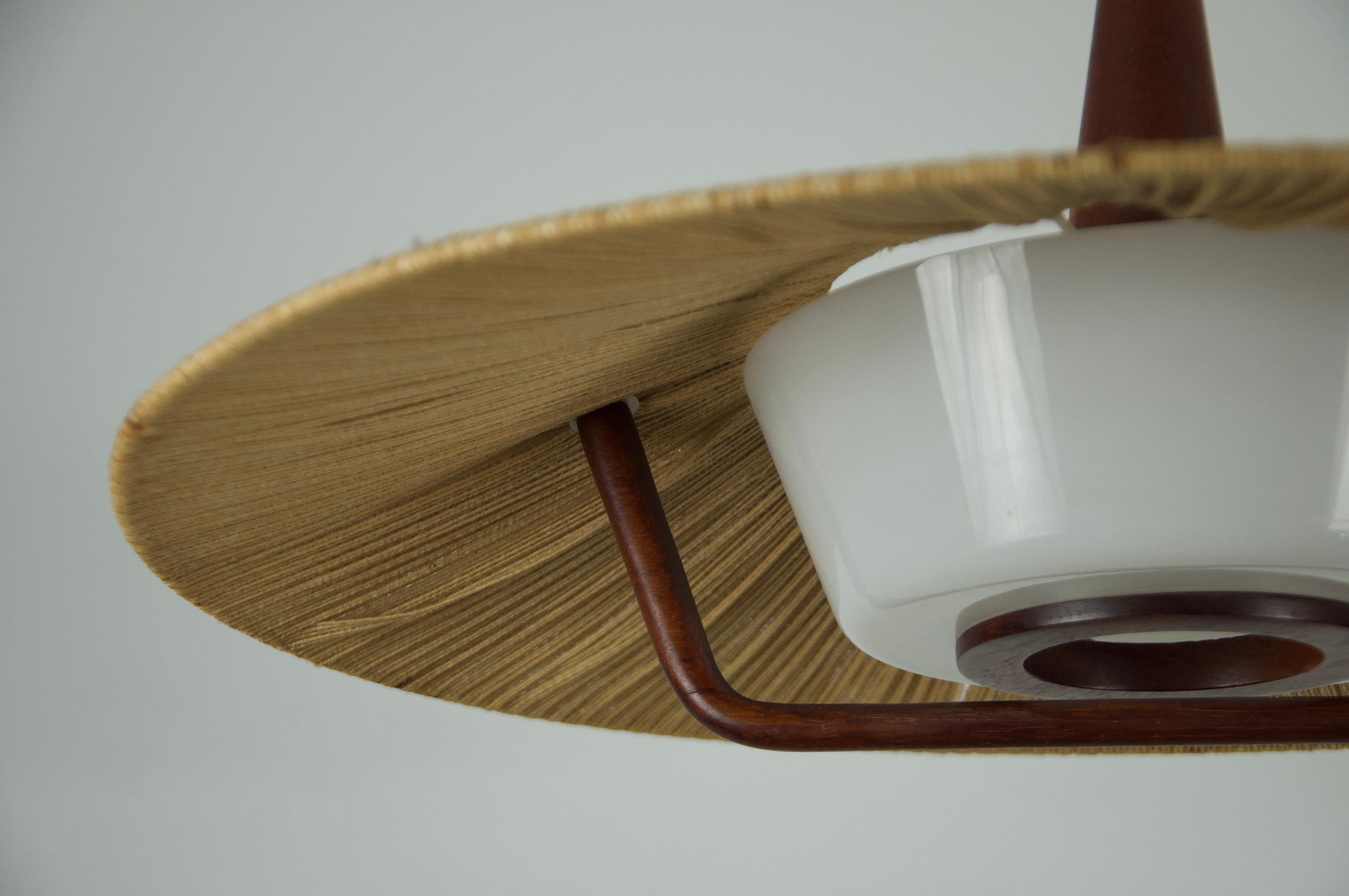 Lampada a sospensione di Temde con paralume in teak e corda, circa 1960 in vendita 7