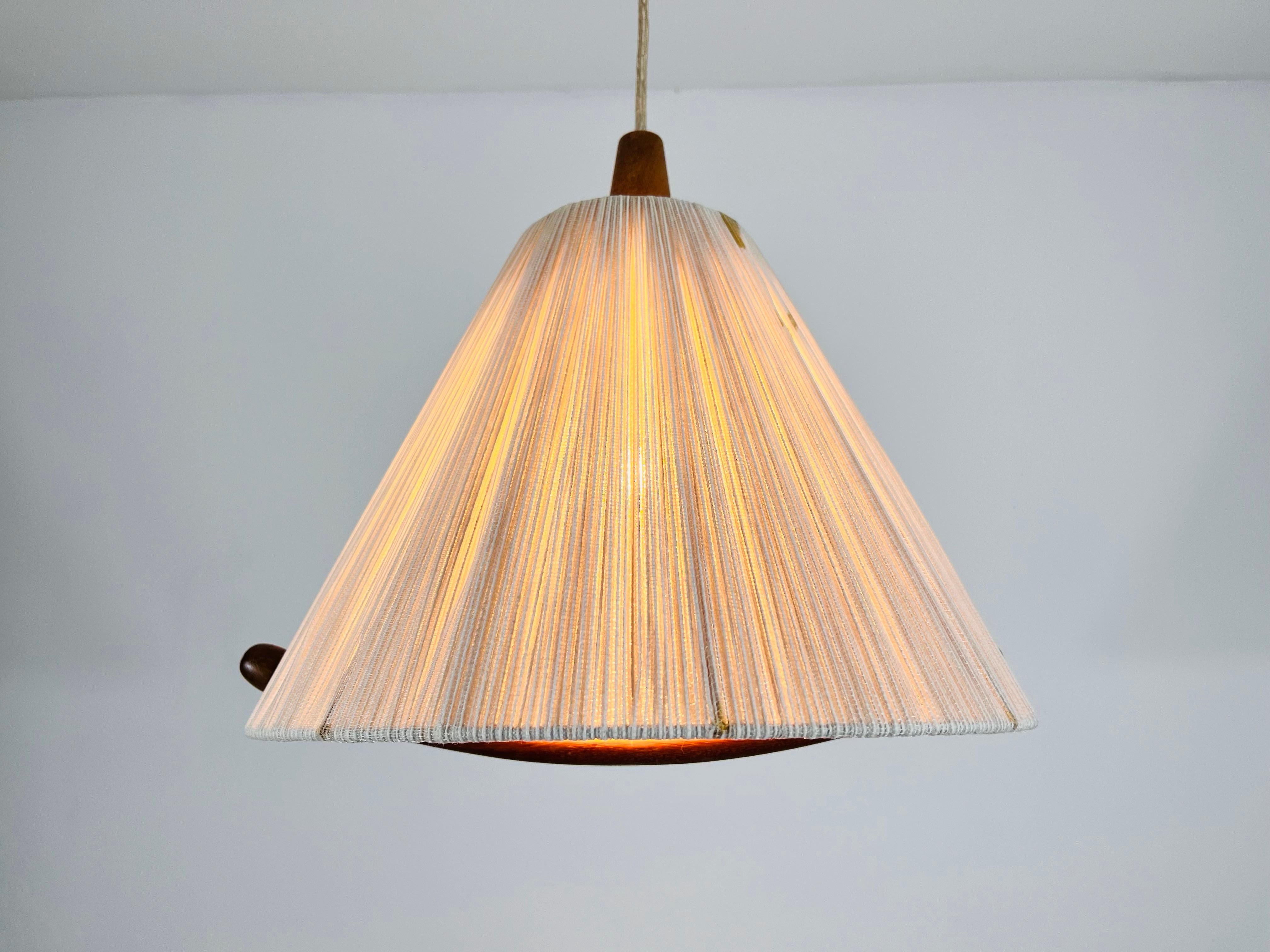 Lampada a sospensione di Temde con paralume in teak e corda, circa 1960 in vendita 8