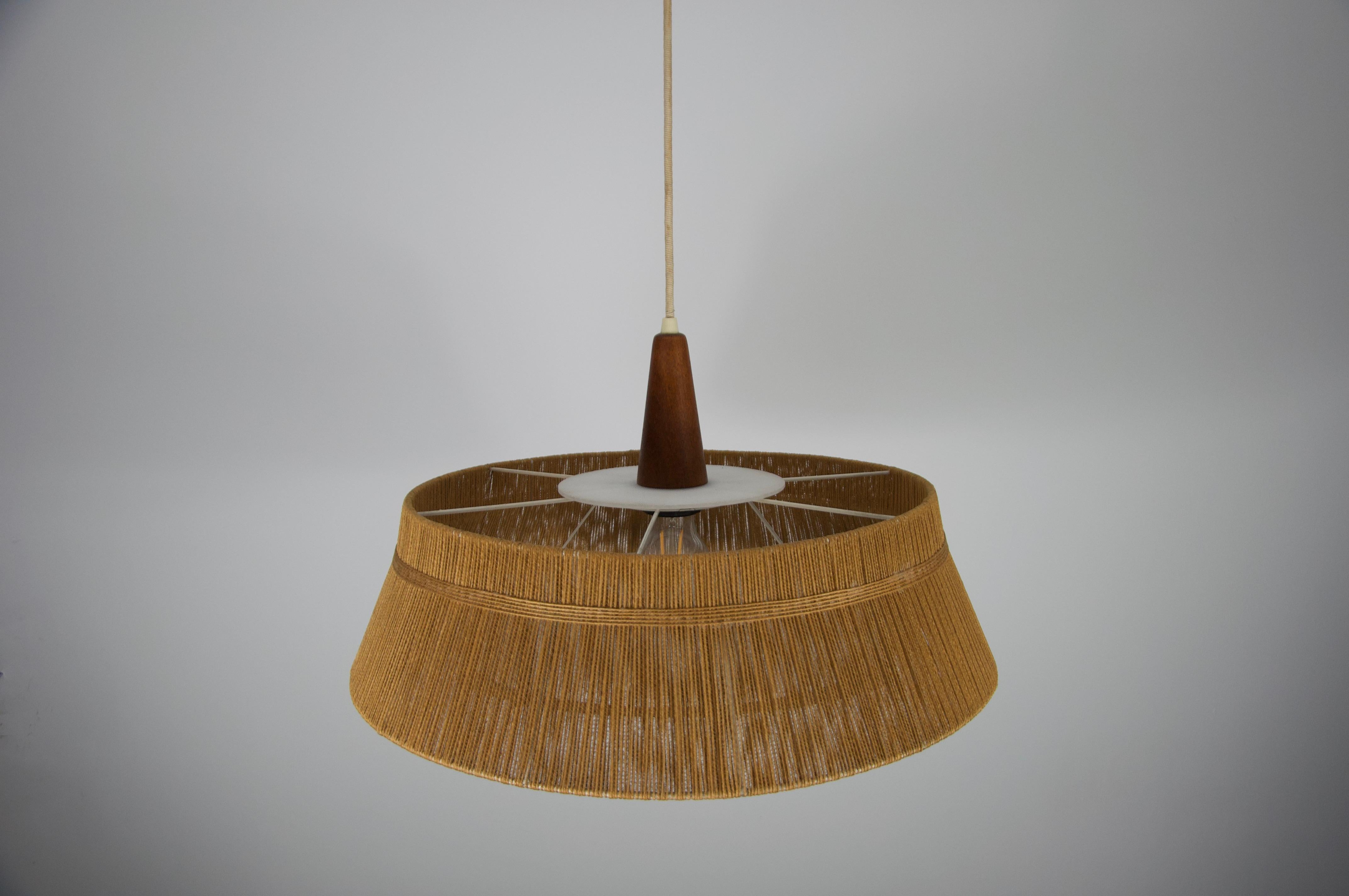 Midcentury Teak and Cord Shade Hanging Lamp by Temde, circa 1960 In Good Condition For Sale In Hagenbach, DE
