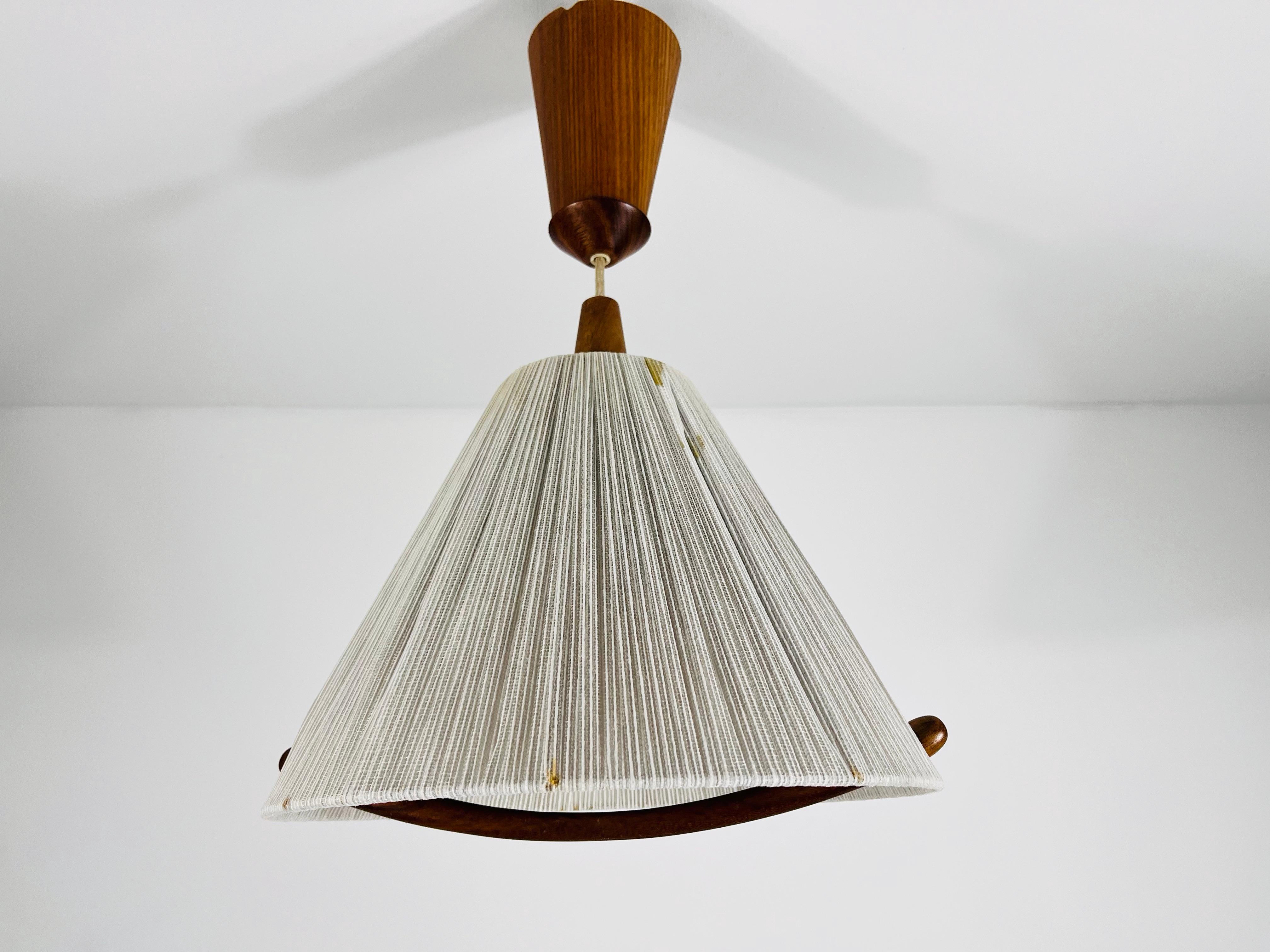 Rattan Lampada a sospensione di Temde con paralume in teak e corda, circa 1960 in vendita