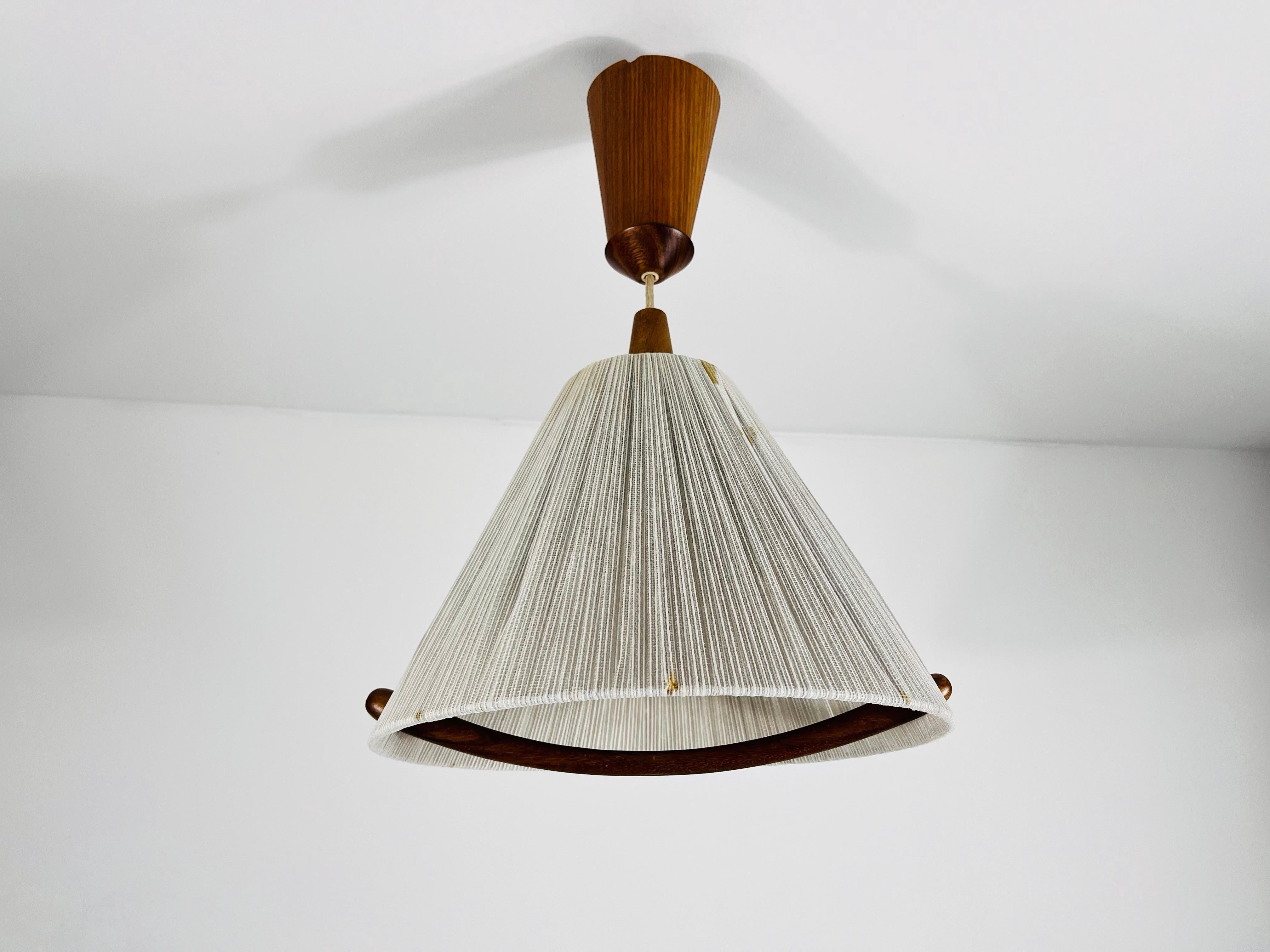 Lampada a sospensione di Temde con paralume in teak e corda, circa 1960 in vendita 1