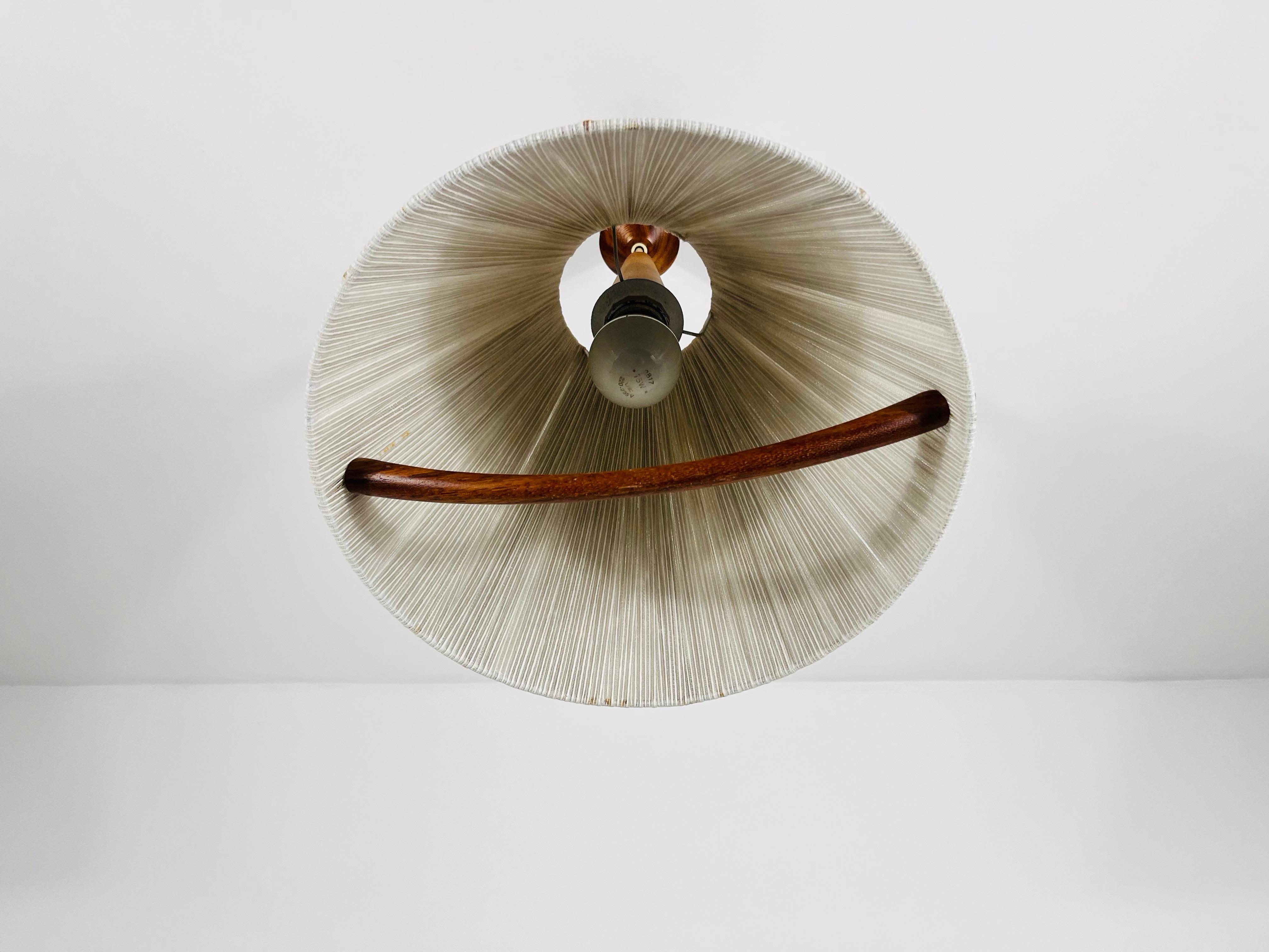 Lampada a sospensione di Temde con paralume in teak e corda, circa 1960 in vendita 2