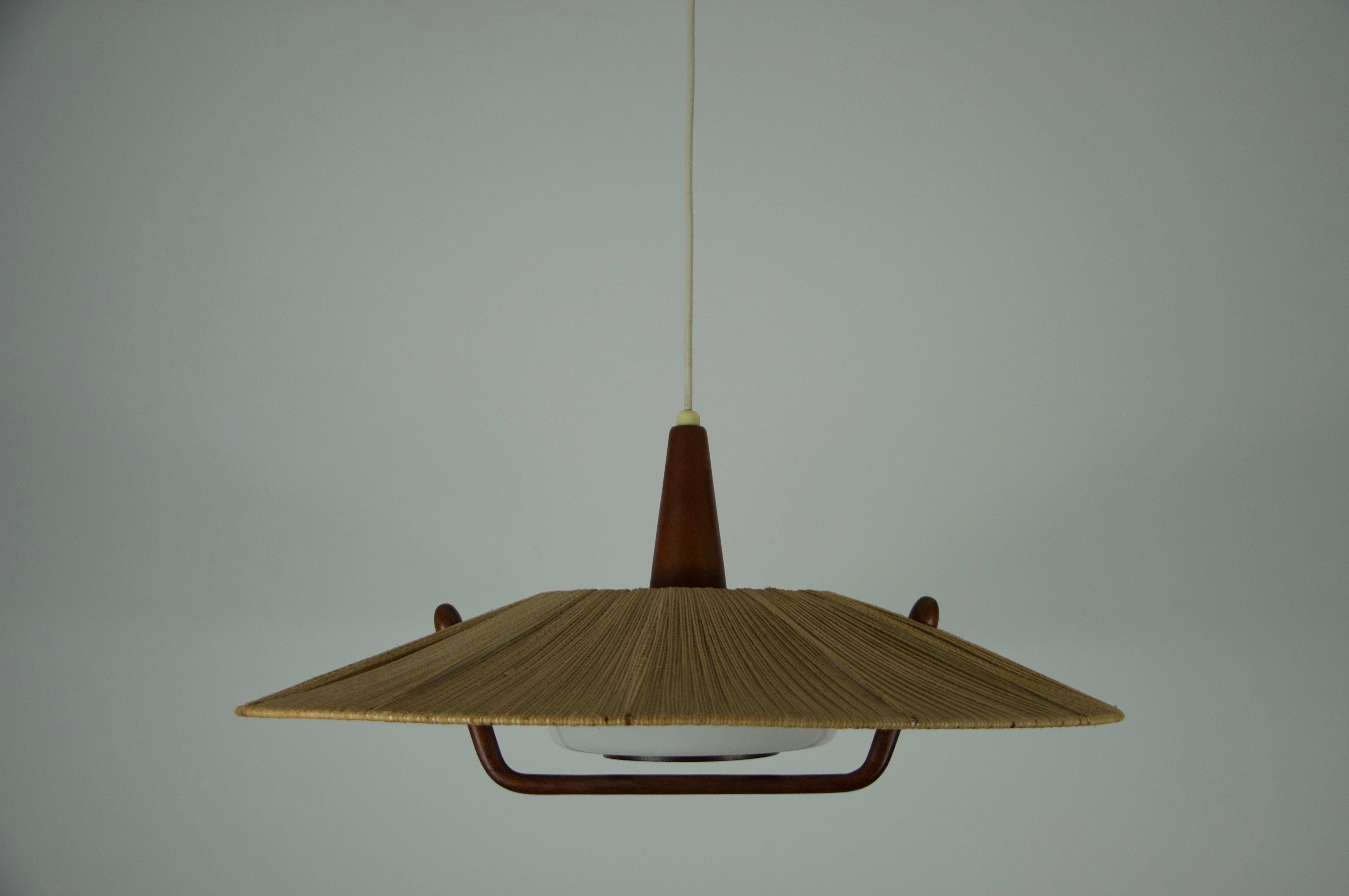 Lampada a sospensione di Temde con paralume in teak e corda, circa 1960 in vendita 2