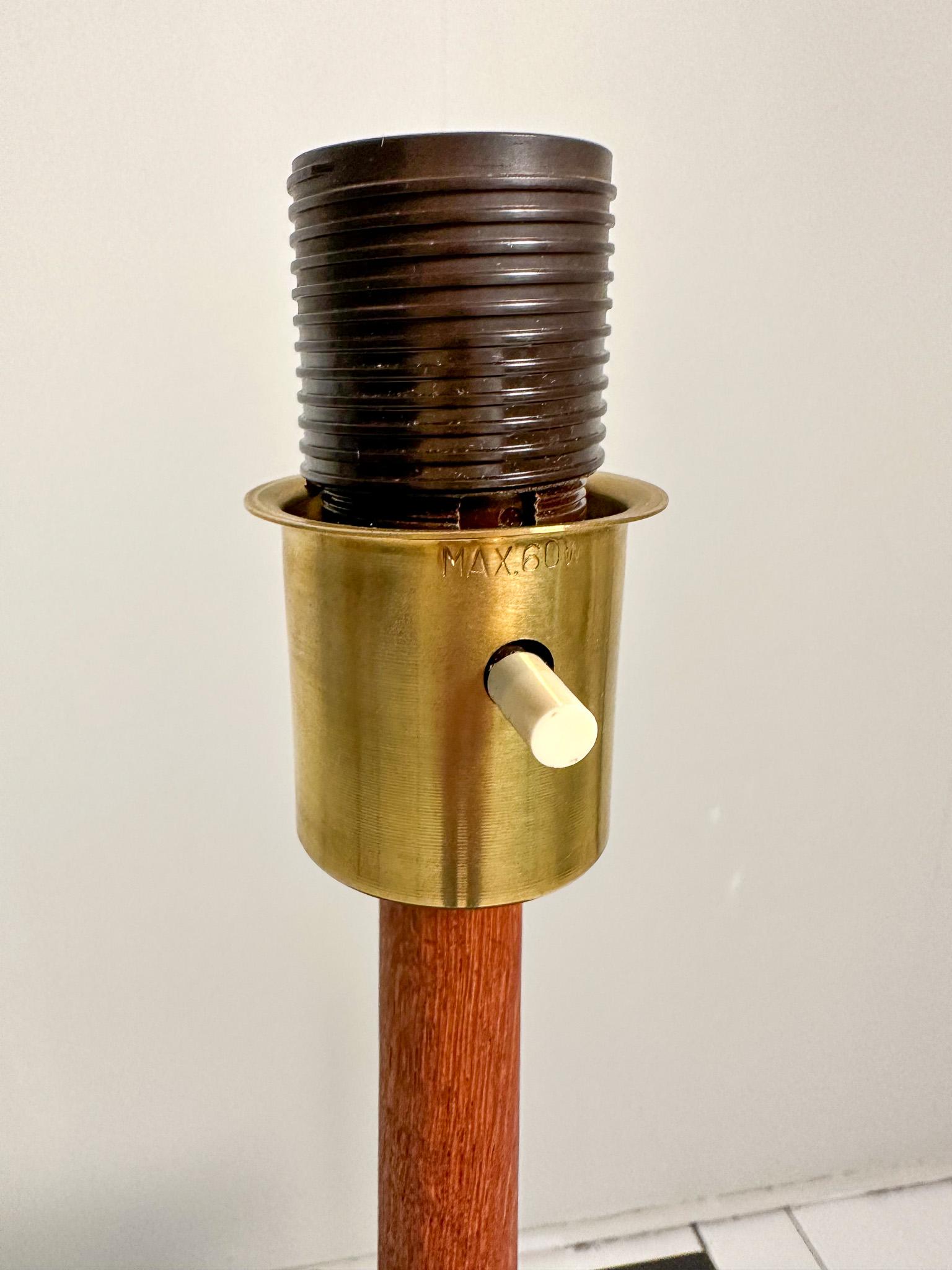 Midcentury Teak and Cotton Table Lamp by Einar Bäckström, Sweden, 1950s For Sale 4