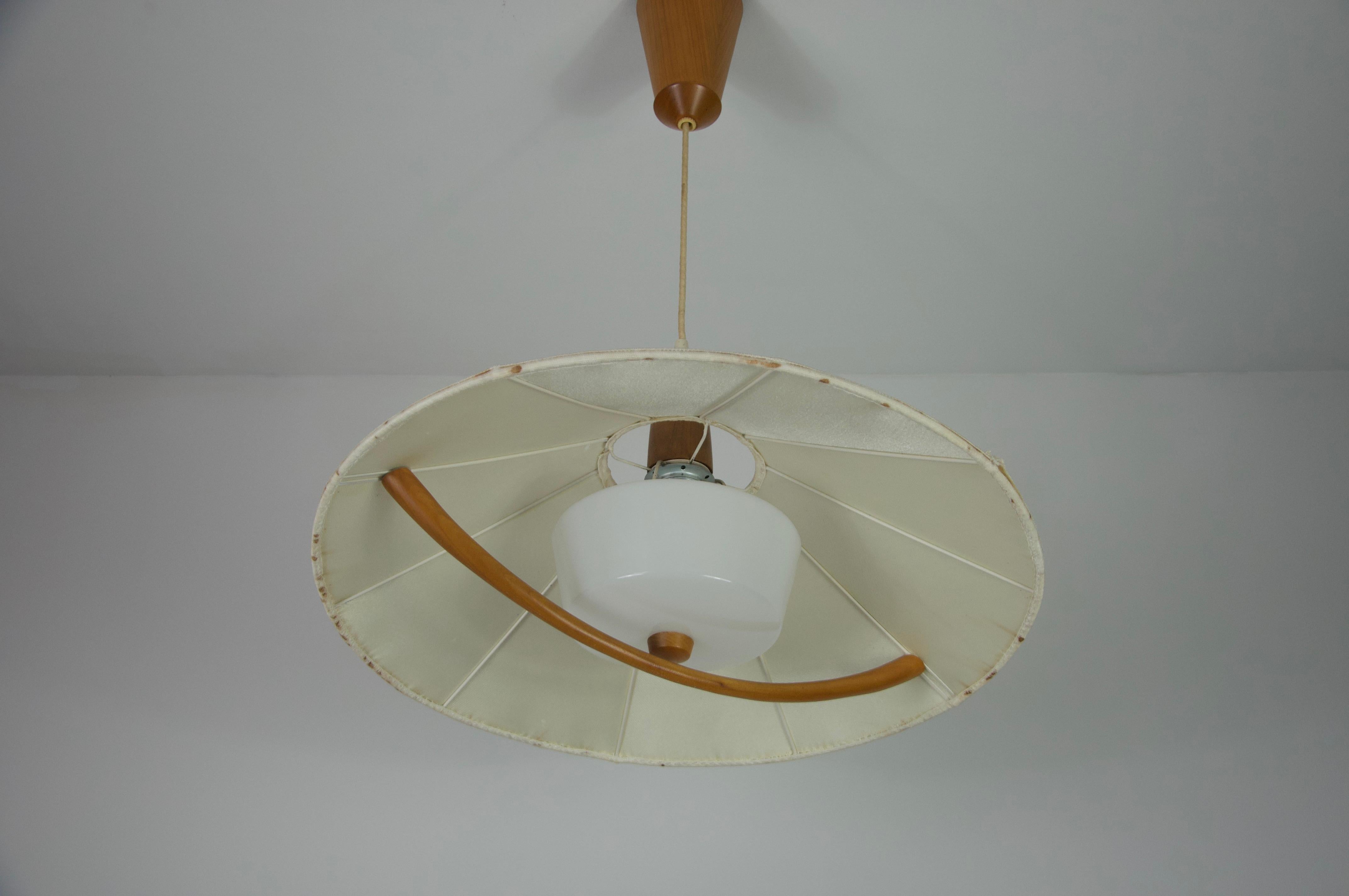 Lampada a sospensione in teak e con paralume in tessuto di Temde, circa 1960 in vendita 3