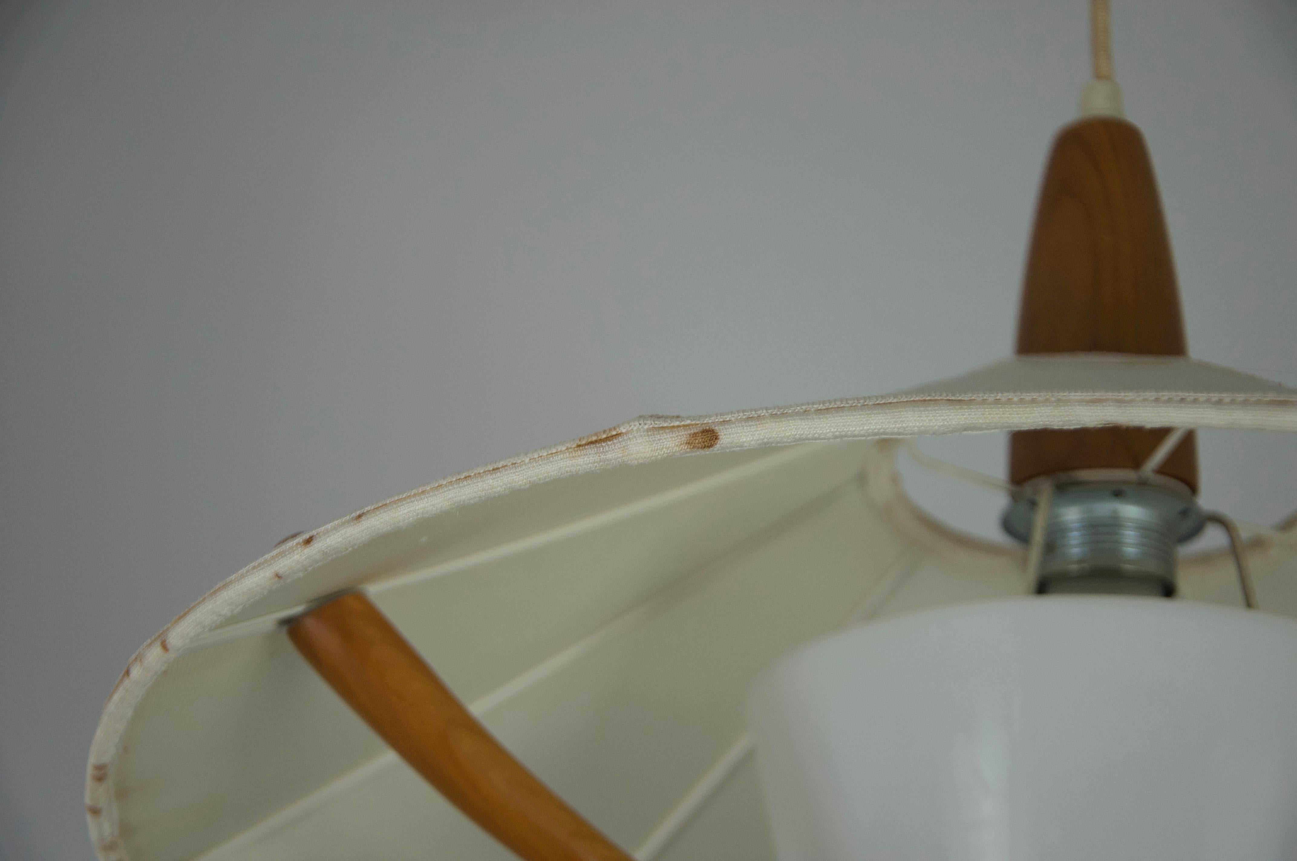 Lampada a sospensione in teak e con paralume in tessuto di Temde, circa 1960 in vendita 5