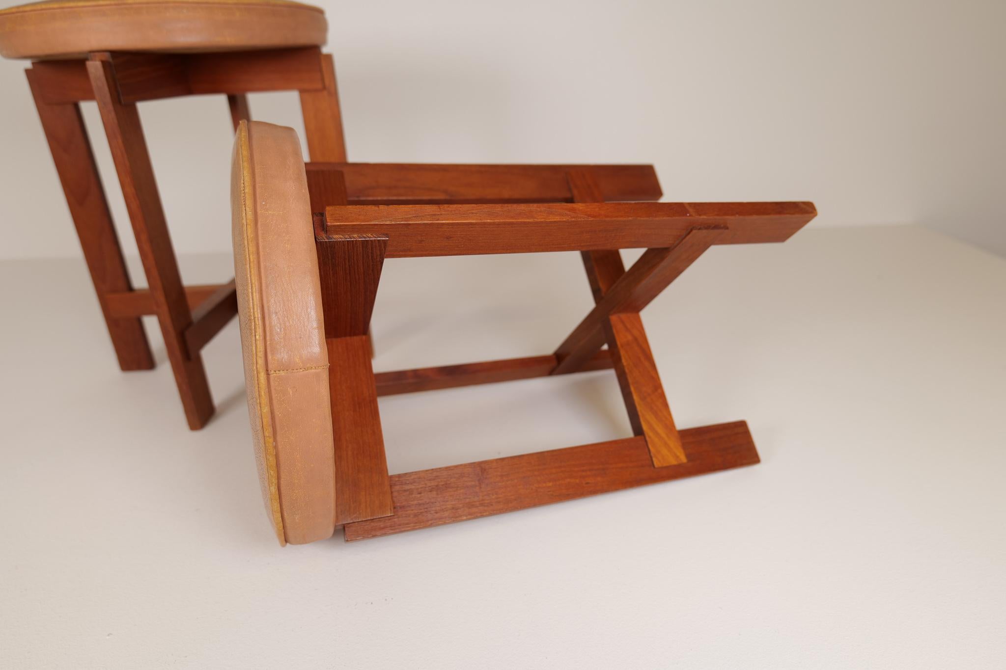 Midcentury Teak and Leather Stools Uno & Östen Kristiansson for Luxus, Sweden For Sale 4