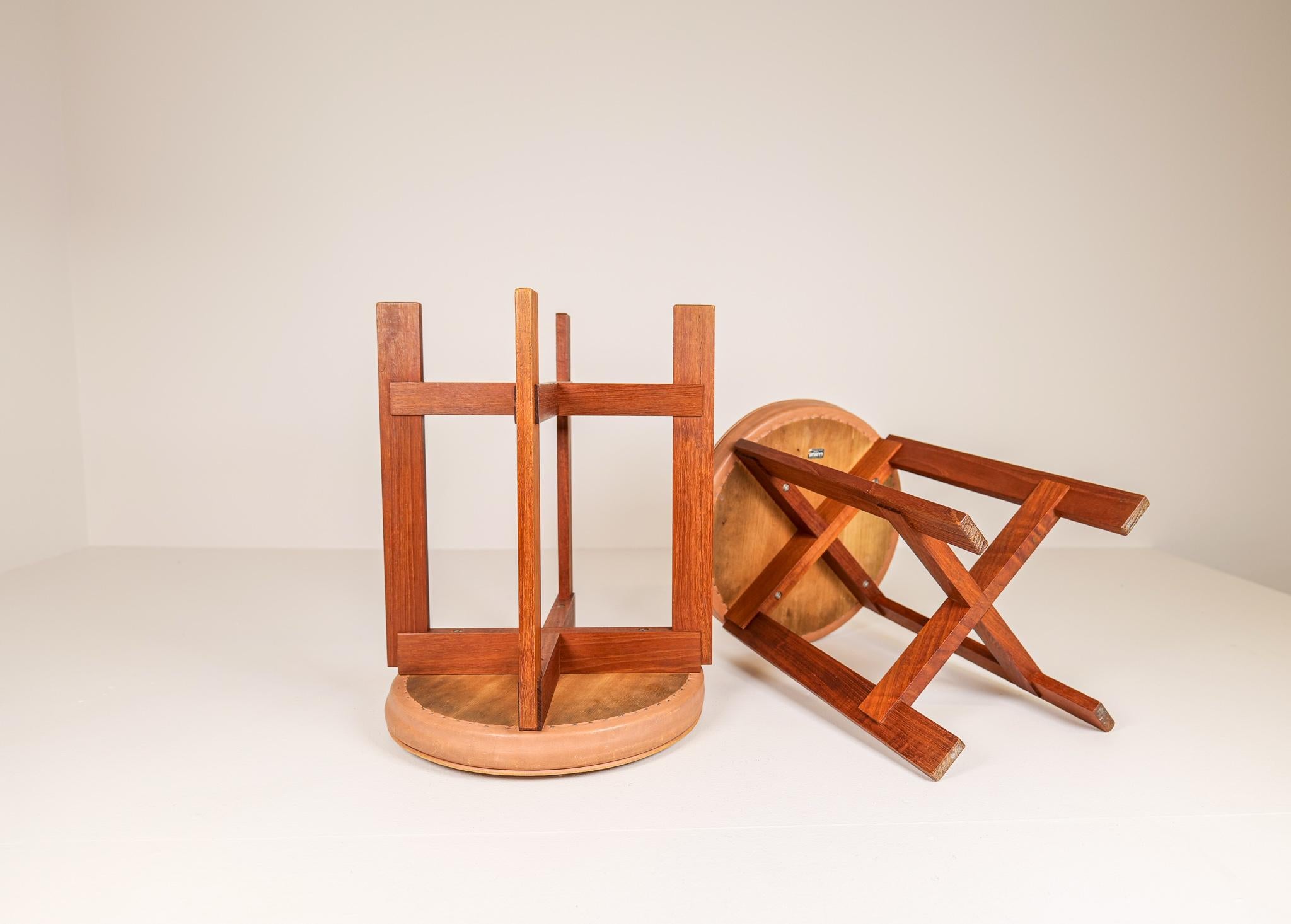 Midcentury Teak and Leather Stools Uno & Östen Kristiansson for Luxus, Sweden For Sale 8