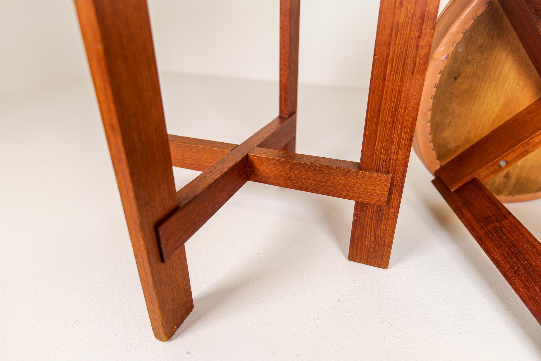 Midcentury Teak and Leather Stools Uno & Östen Kristiansson for Luxus, Sweden For Sale 12