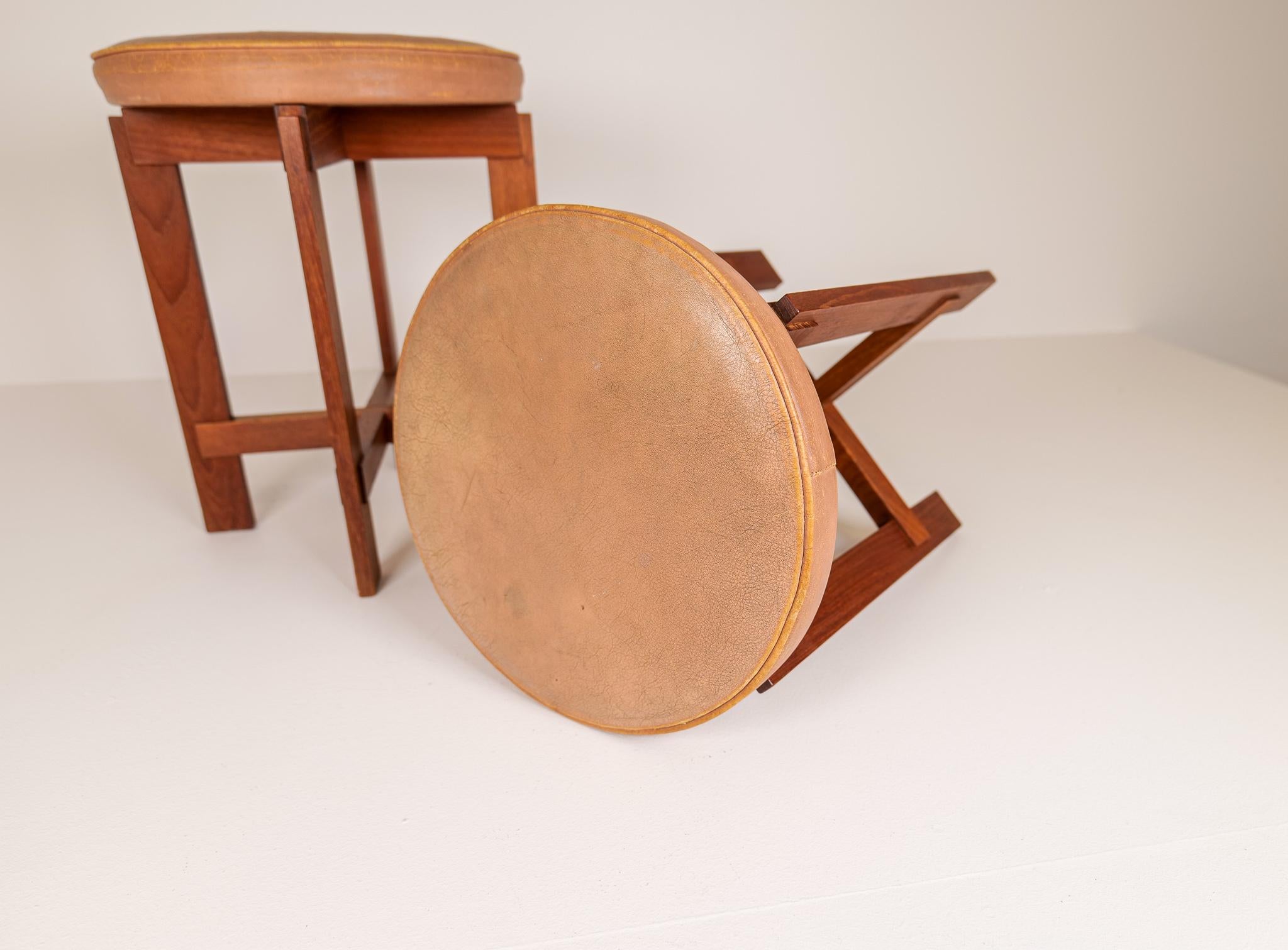 Midcentury Teak and Leather Stools Uno & Östen Kristiansson for Luxus, Sweden For Sale 1