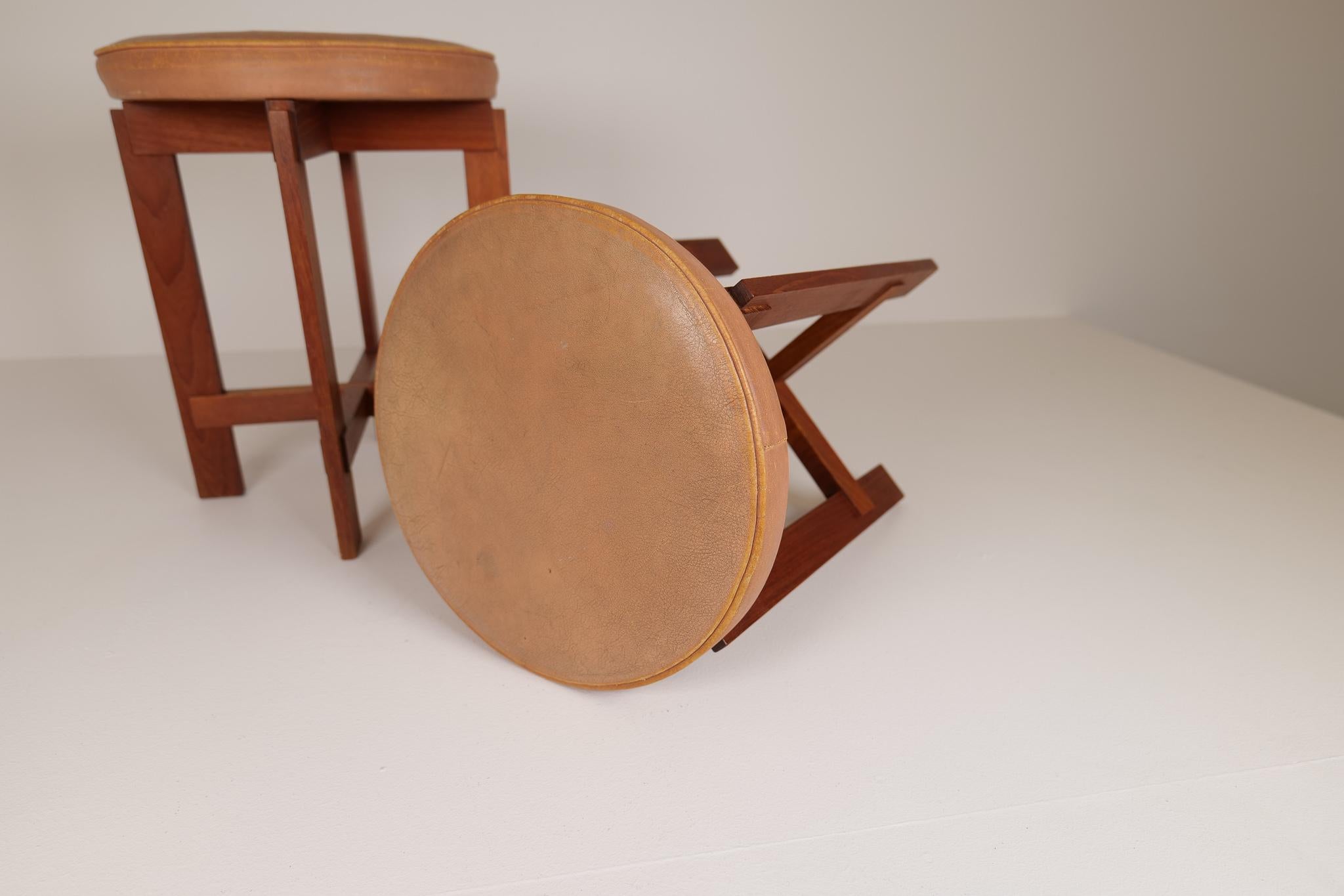 Midcentury Teak and Leather Stools Uno & Östen Kristiansson for Luxus, Sweden For Sale 3