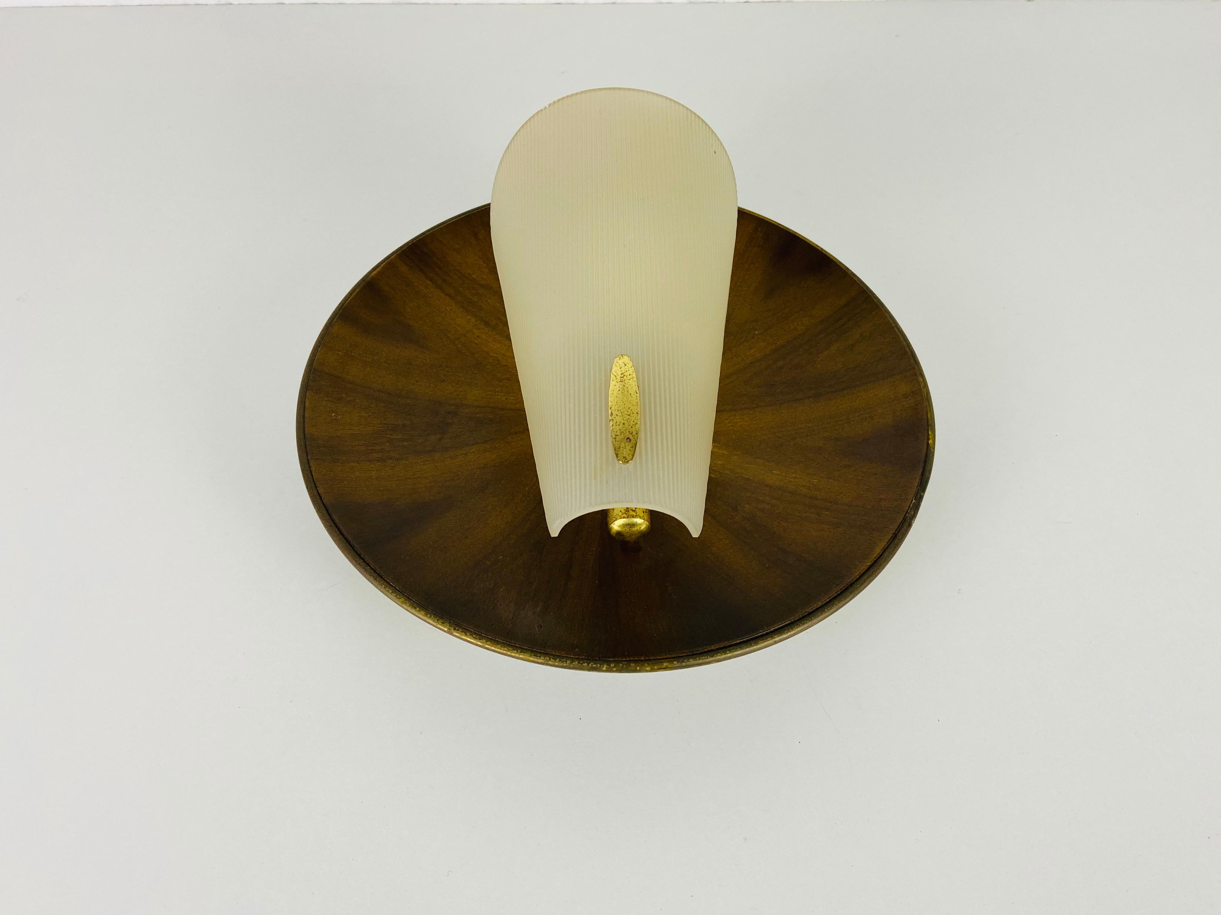 Midcentury Teak and Plexi Glass Wall Lamp in the style of Stilnovo, Italy For Sale 1