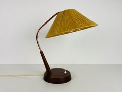 Lampada da tavolo in teak e rattan del Medioevo di Temde, circa 1970