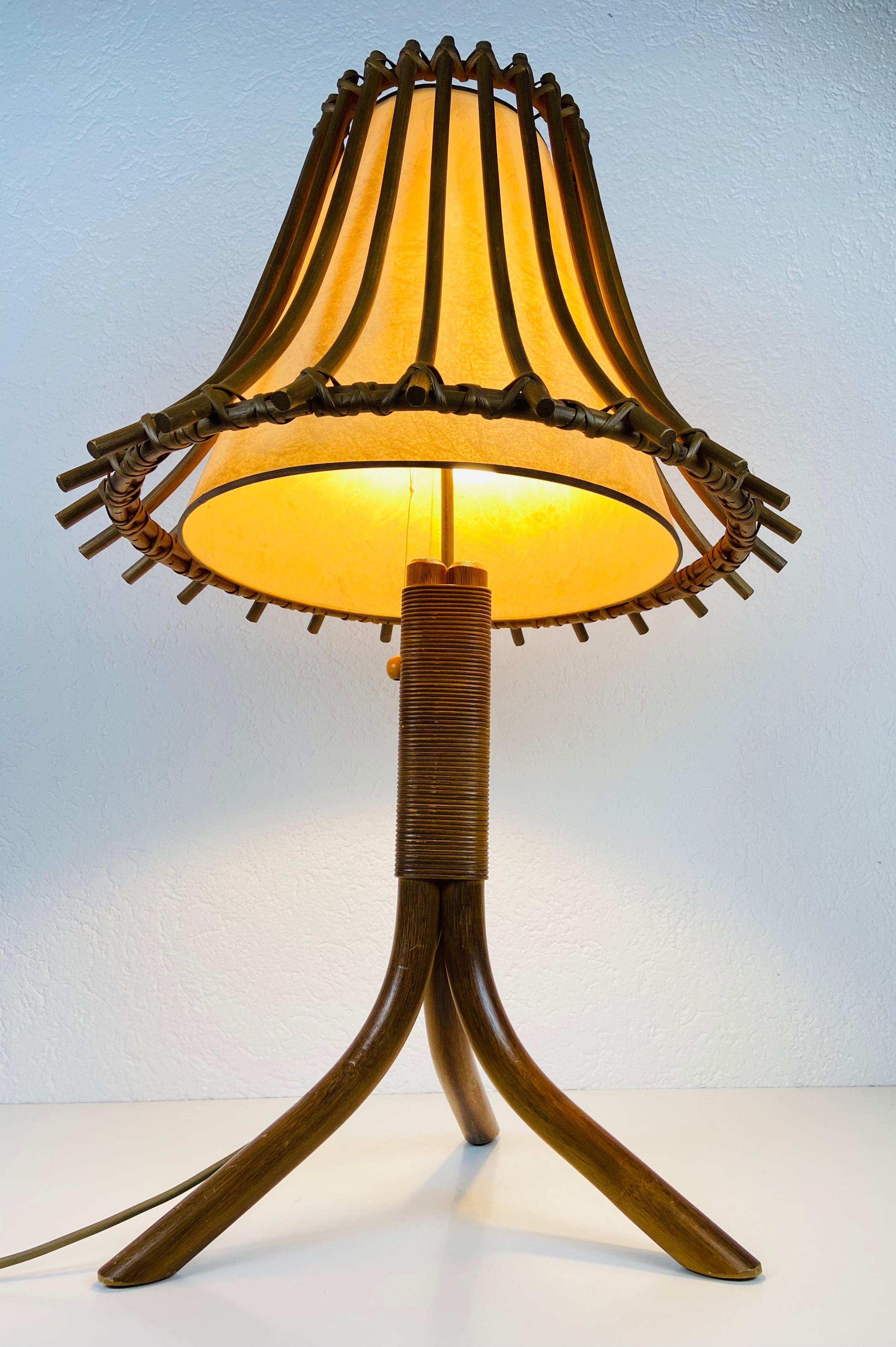 Milieu du XXe siècle Lampe de table en teck et rotin du milieu du siècle dernier, vers 1970 en vente