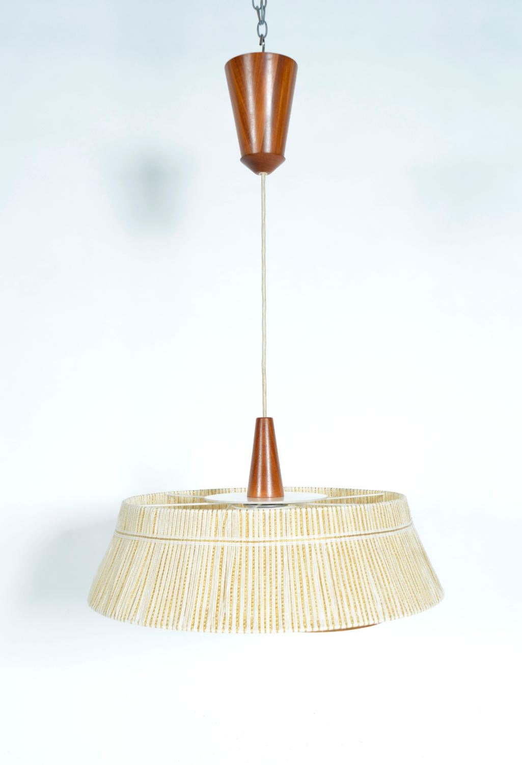 Lampe à suspension Rise and Fall en teck et tressage du milieu du siècle par Swiss Co Temde Leuchten Bon état - En vente à Sherborne, Dorset
