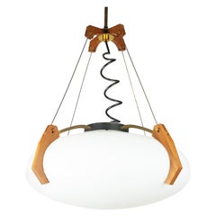 Italienischer Mid-Century-Anhänger aus Teakholz, Messing und Opalglas, Stilnovo zugeschrieben